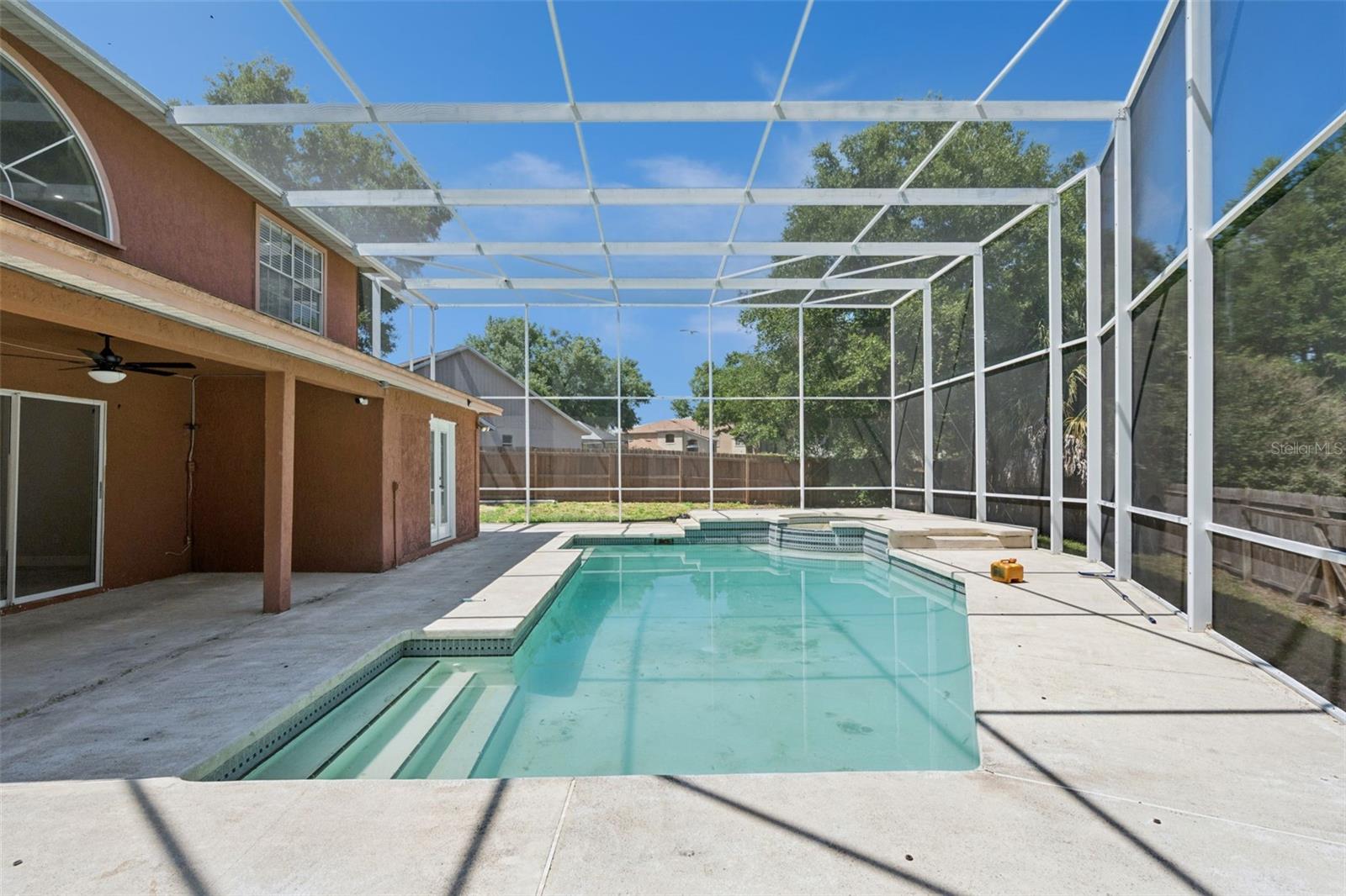 PEMBROOKE - Residential