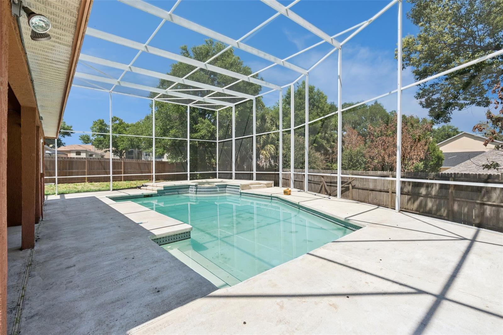 PEMBROOKE - Residential