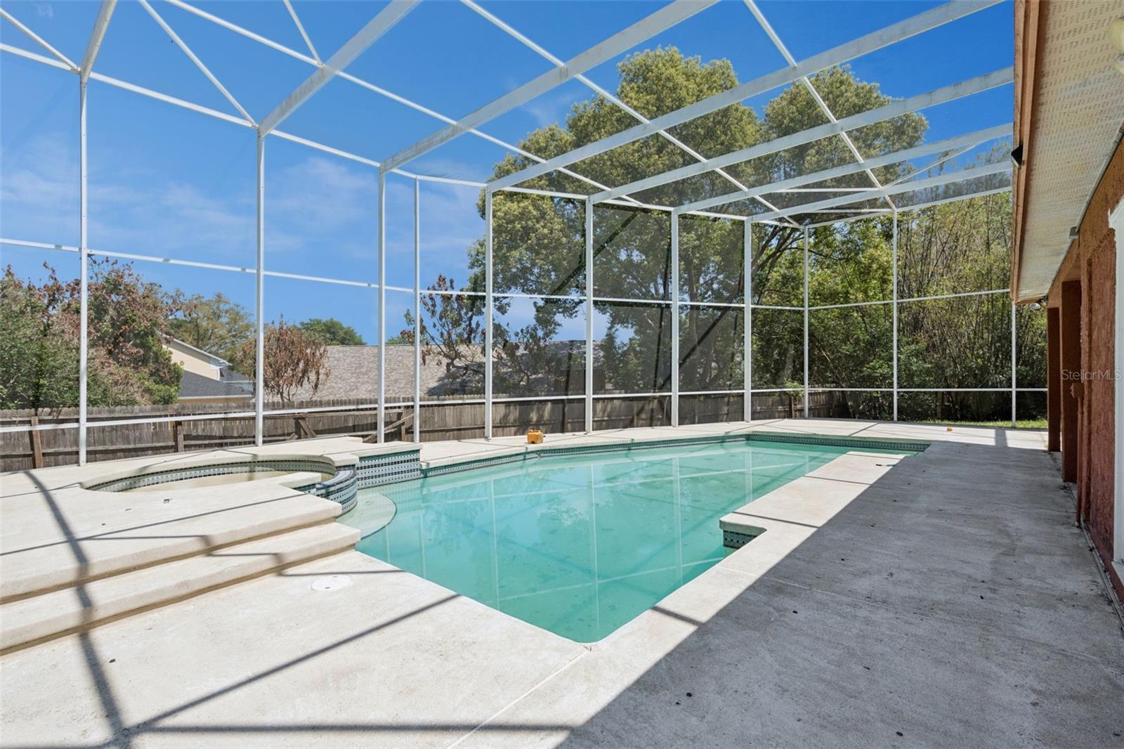 PEMBROOKE - Residential