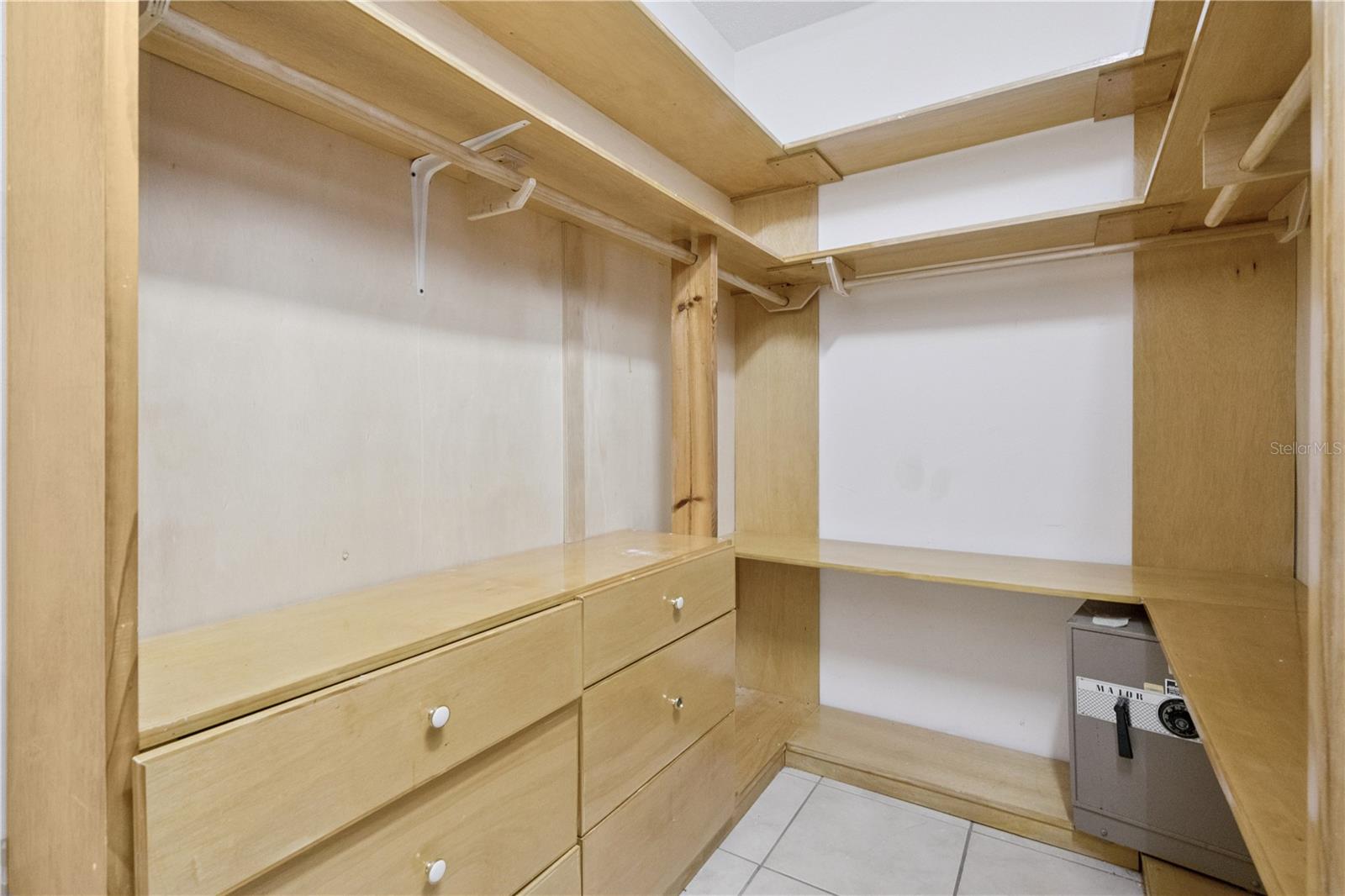 PEMBROOKE - Residential