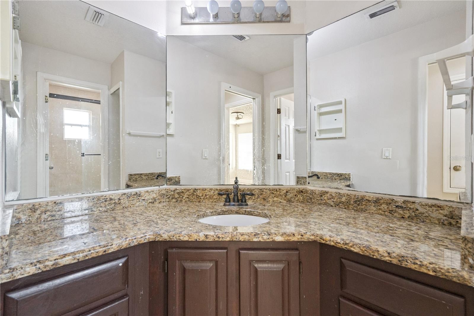 PEMBROOKE - Residential