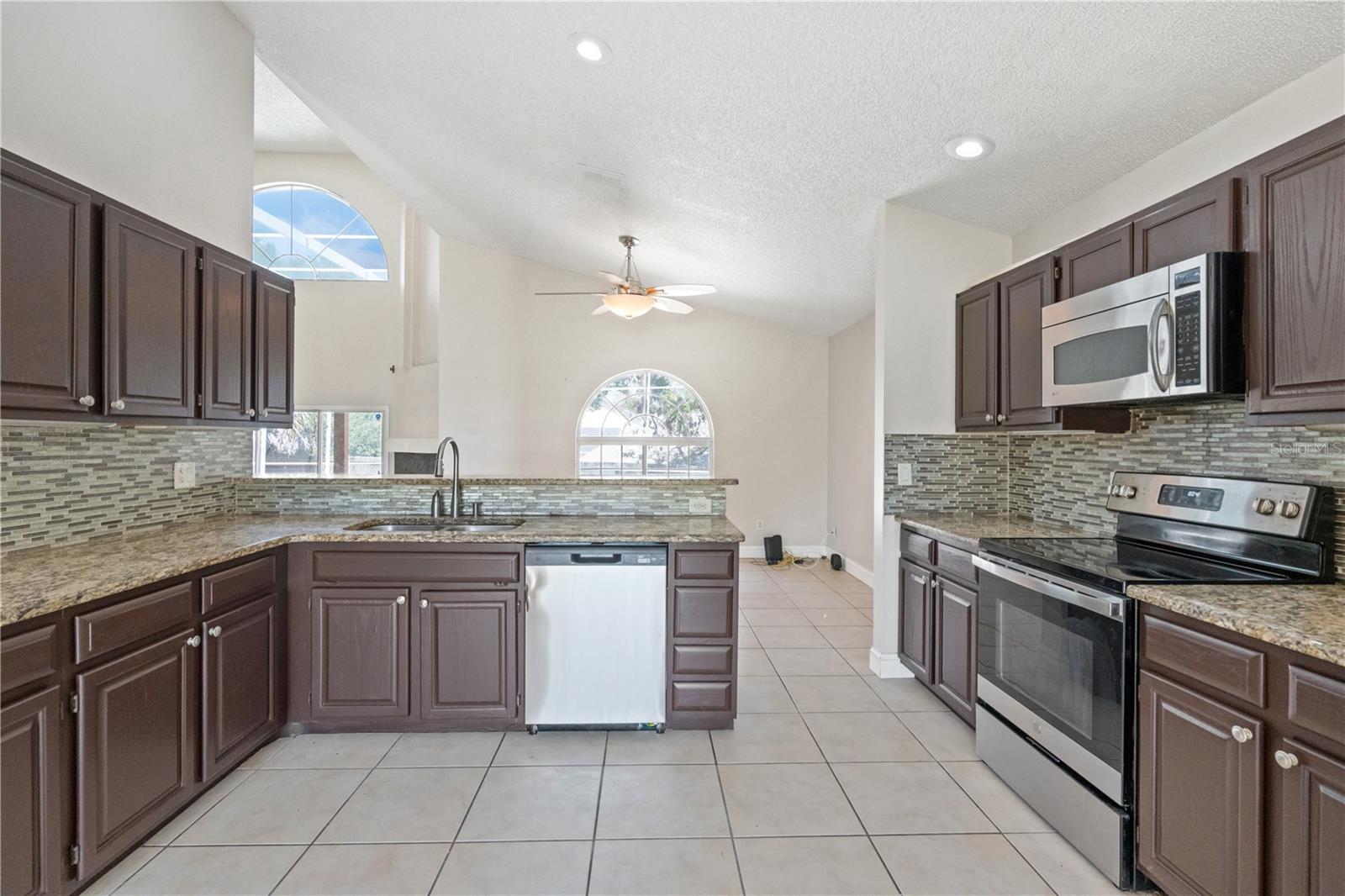 PEMBROOKE - Residential