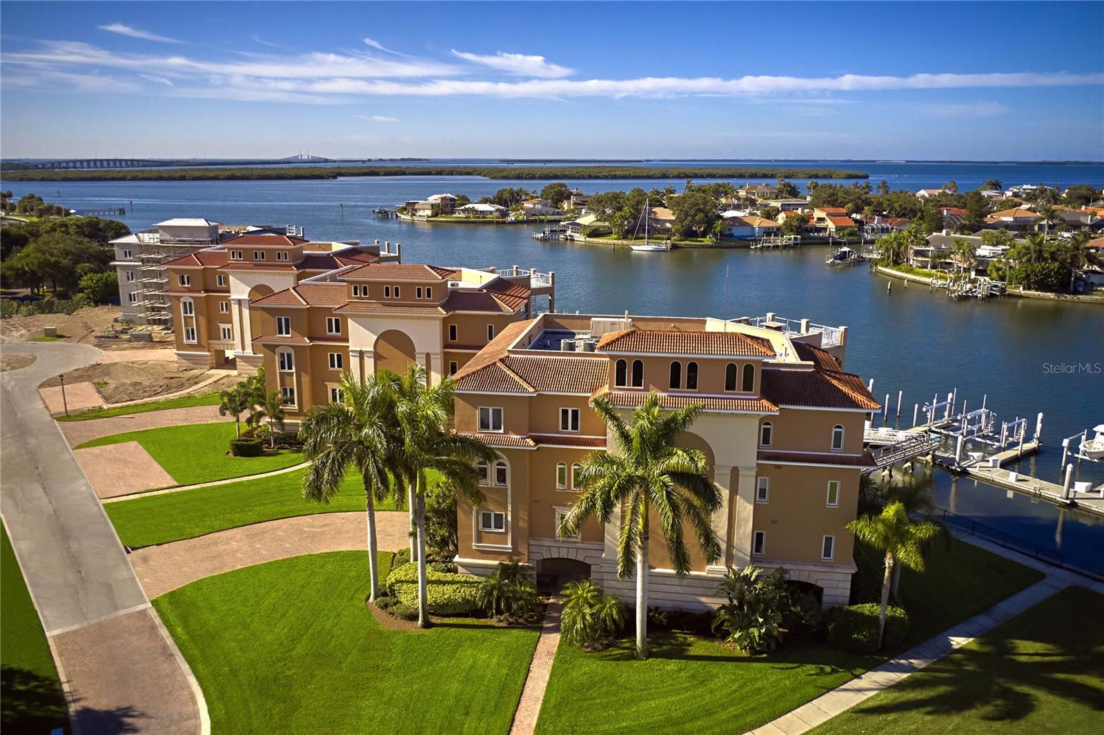 MARINA BAY - THE POINTE III CONDO - Residential