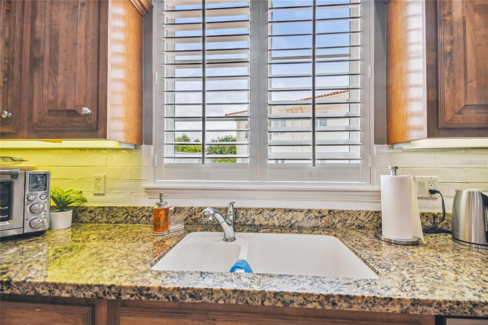 TOWNHOMES OF BELLA ROMA ESTATE - Residential Lease