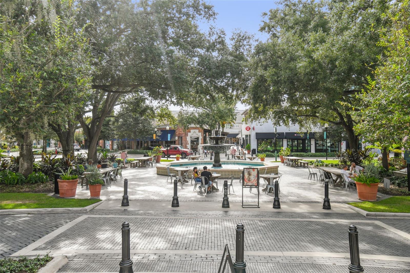 TOWNHOMES OF BELLA ROMA ESTATE - Residential Lease