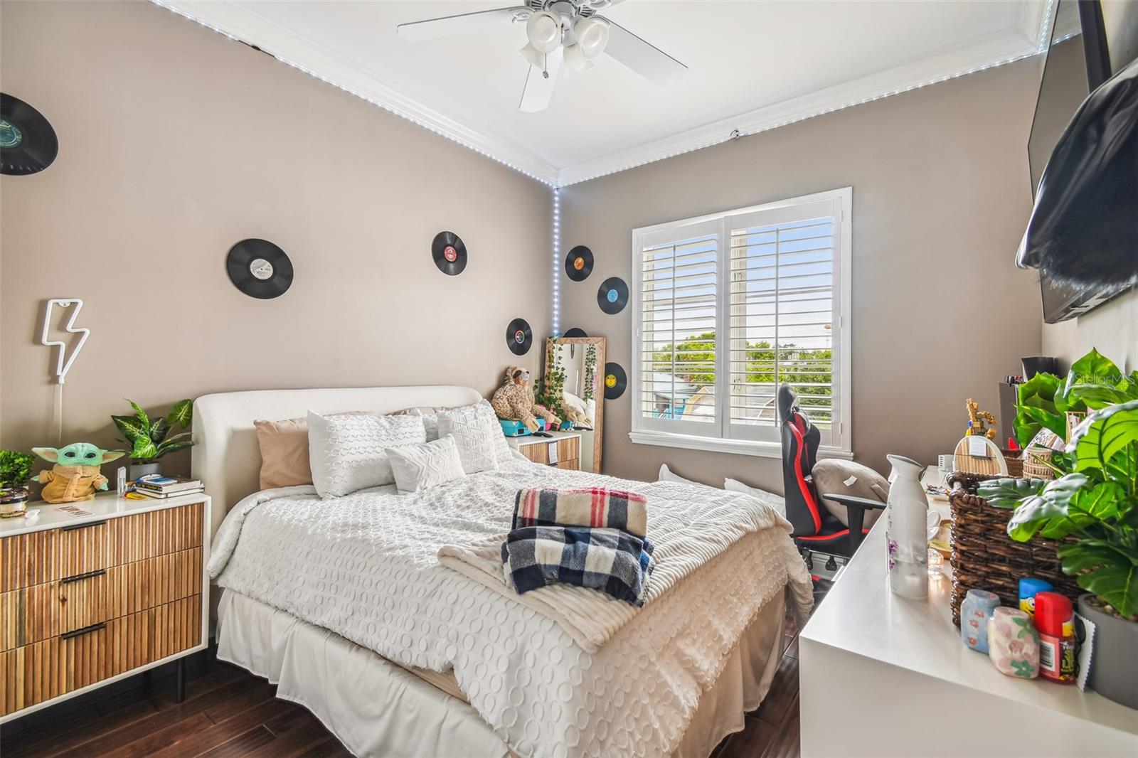 TOWNHOMES OF BELLA ROMA ESTATE - Residential Lease