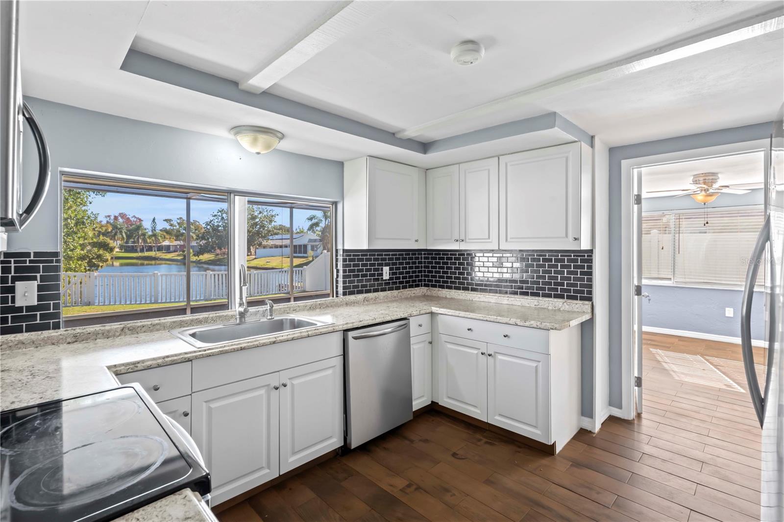 BEACON SQUARE - Residential Lease