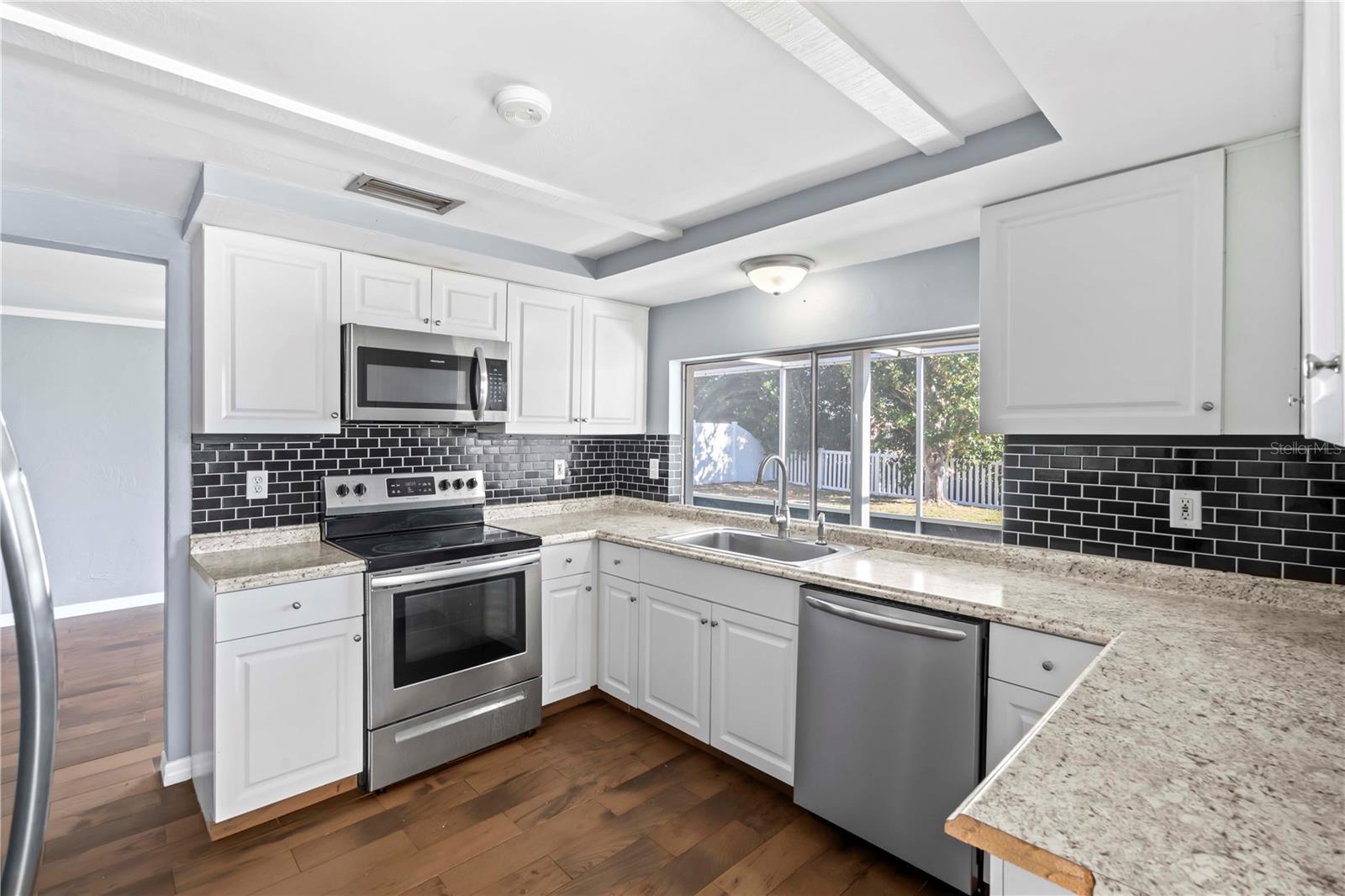 BEACON SQUARE - Residential Lease