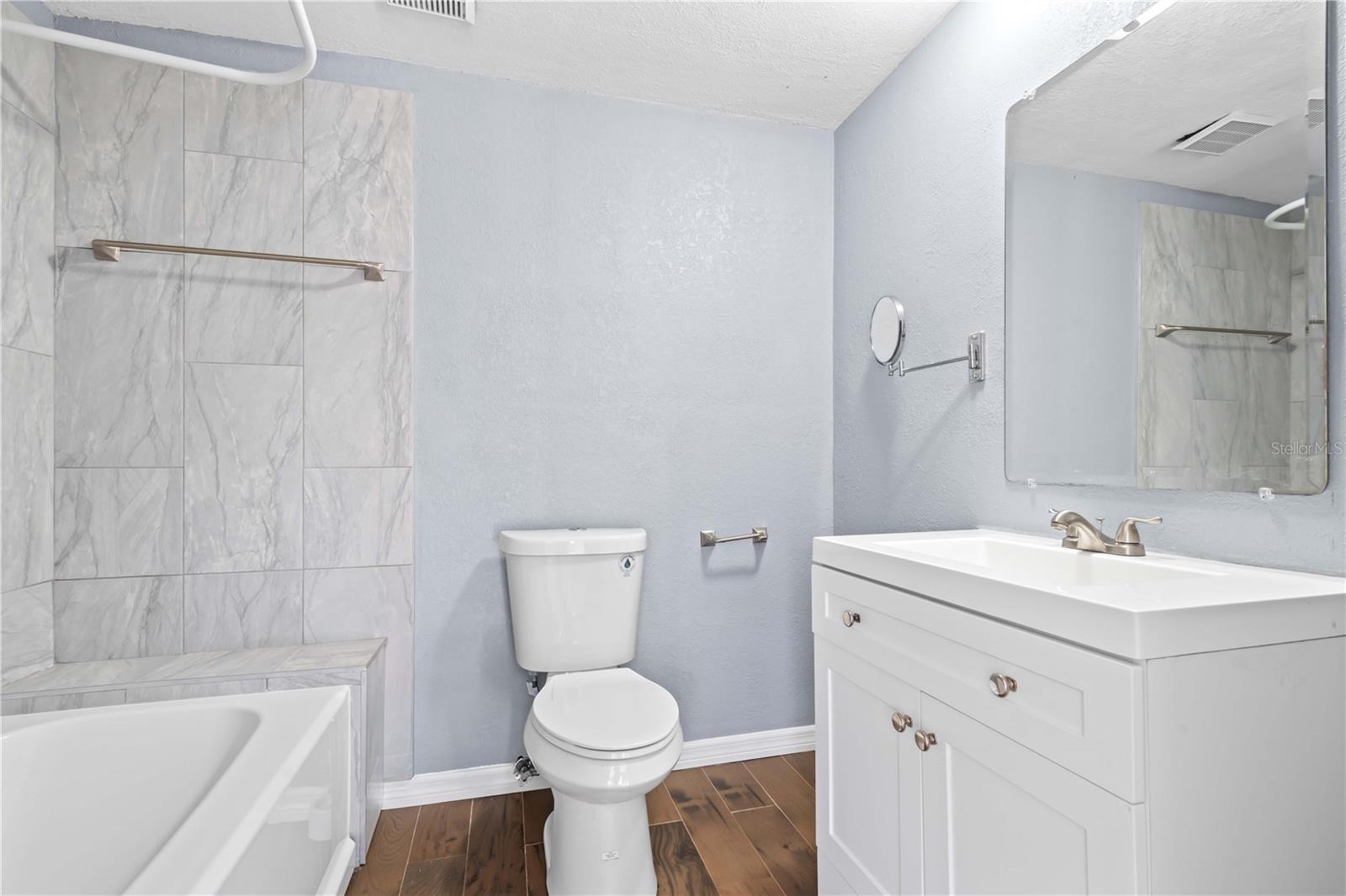 BEACON SQUARE - Residential Lease