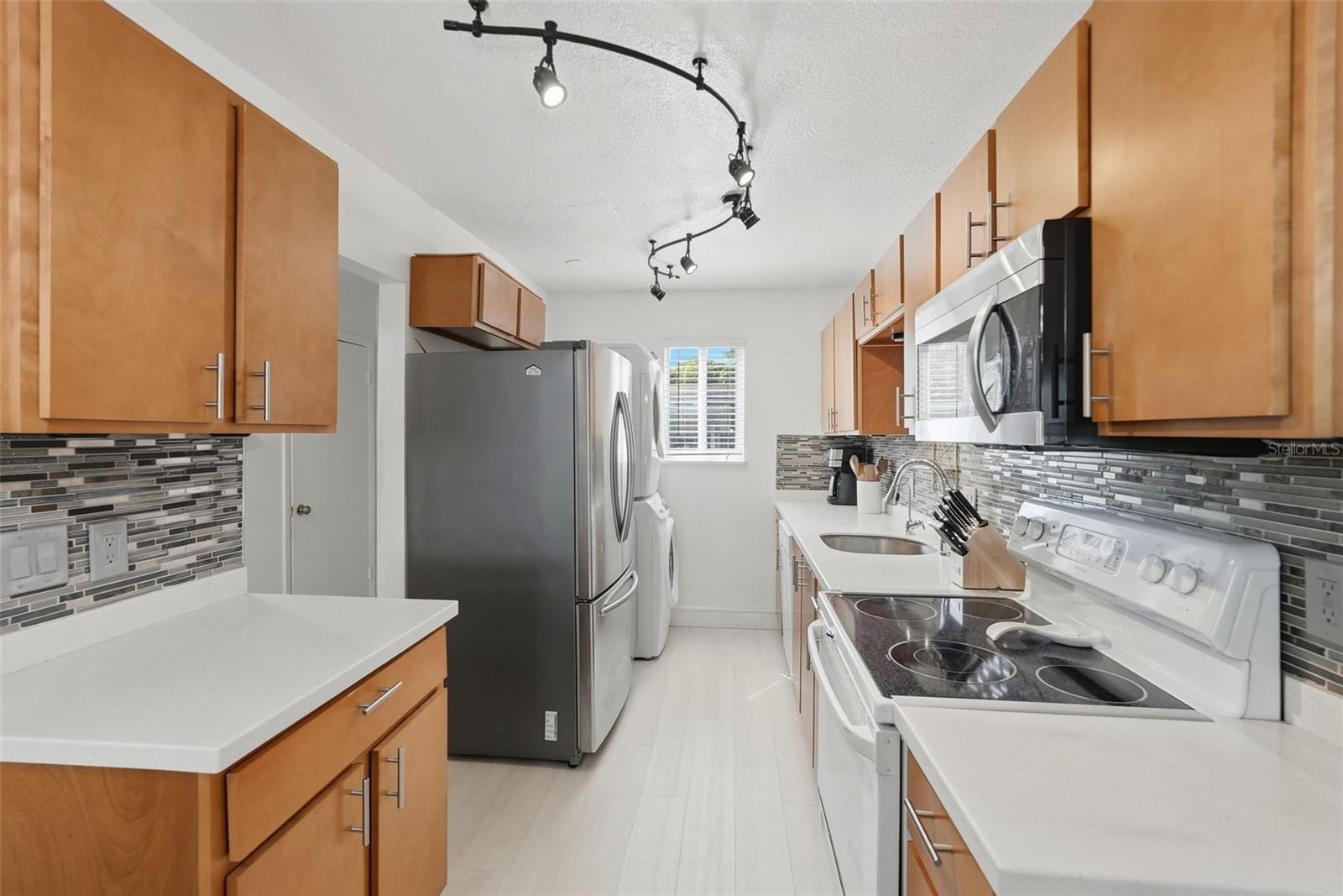 WINDWARD POINTE CONDO - Residential