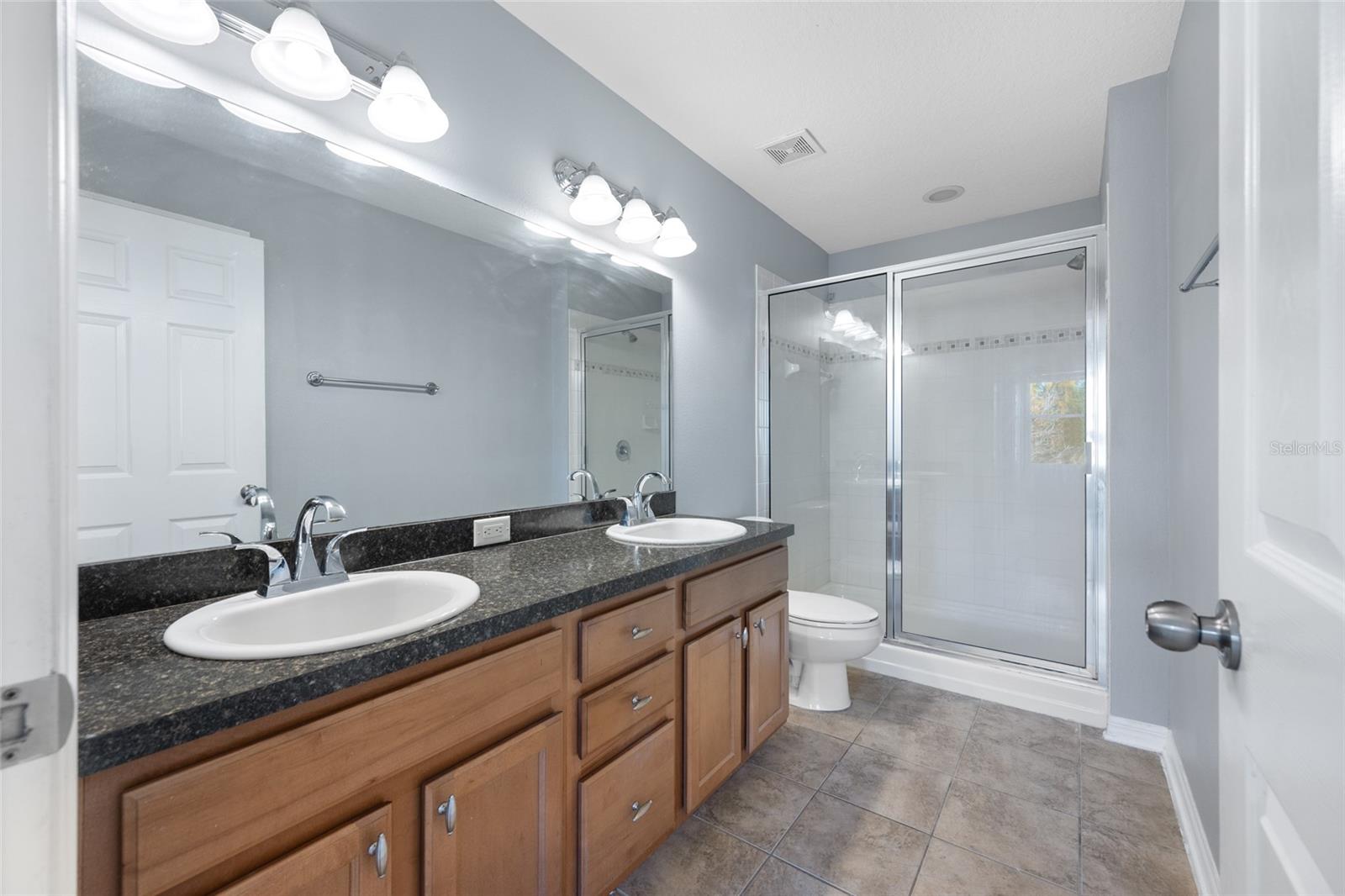 SOUTH HAMPTON - Residential