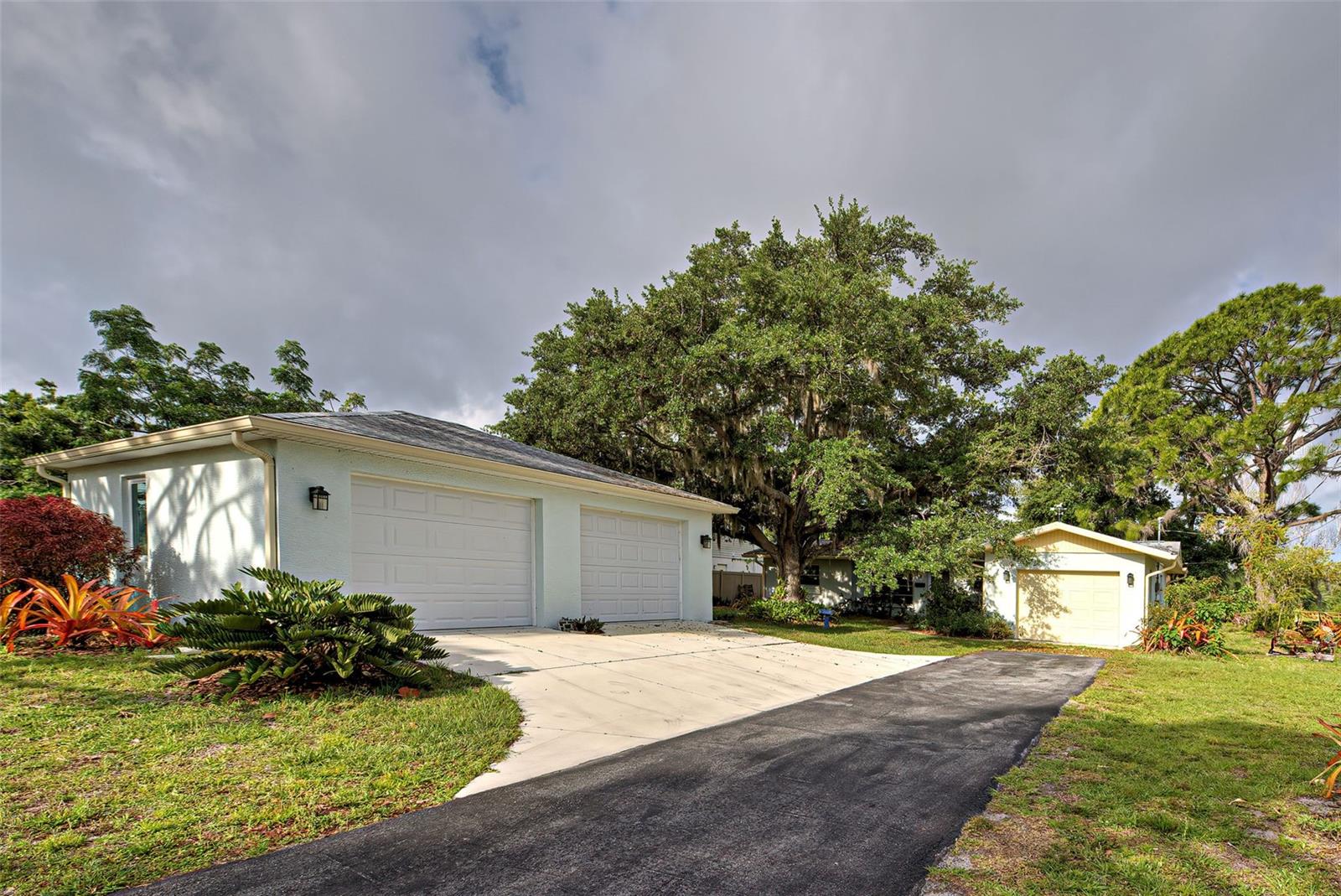 110 S OXFORD DRIVE