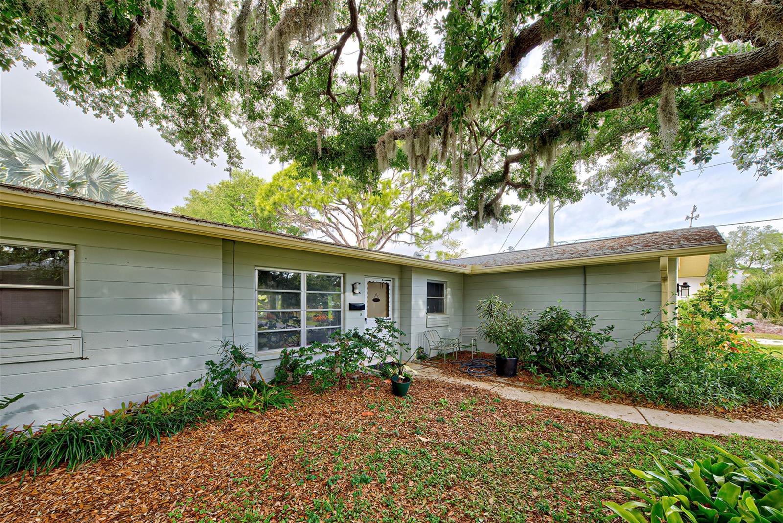 110 S OXFORD DRIVE