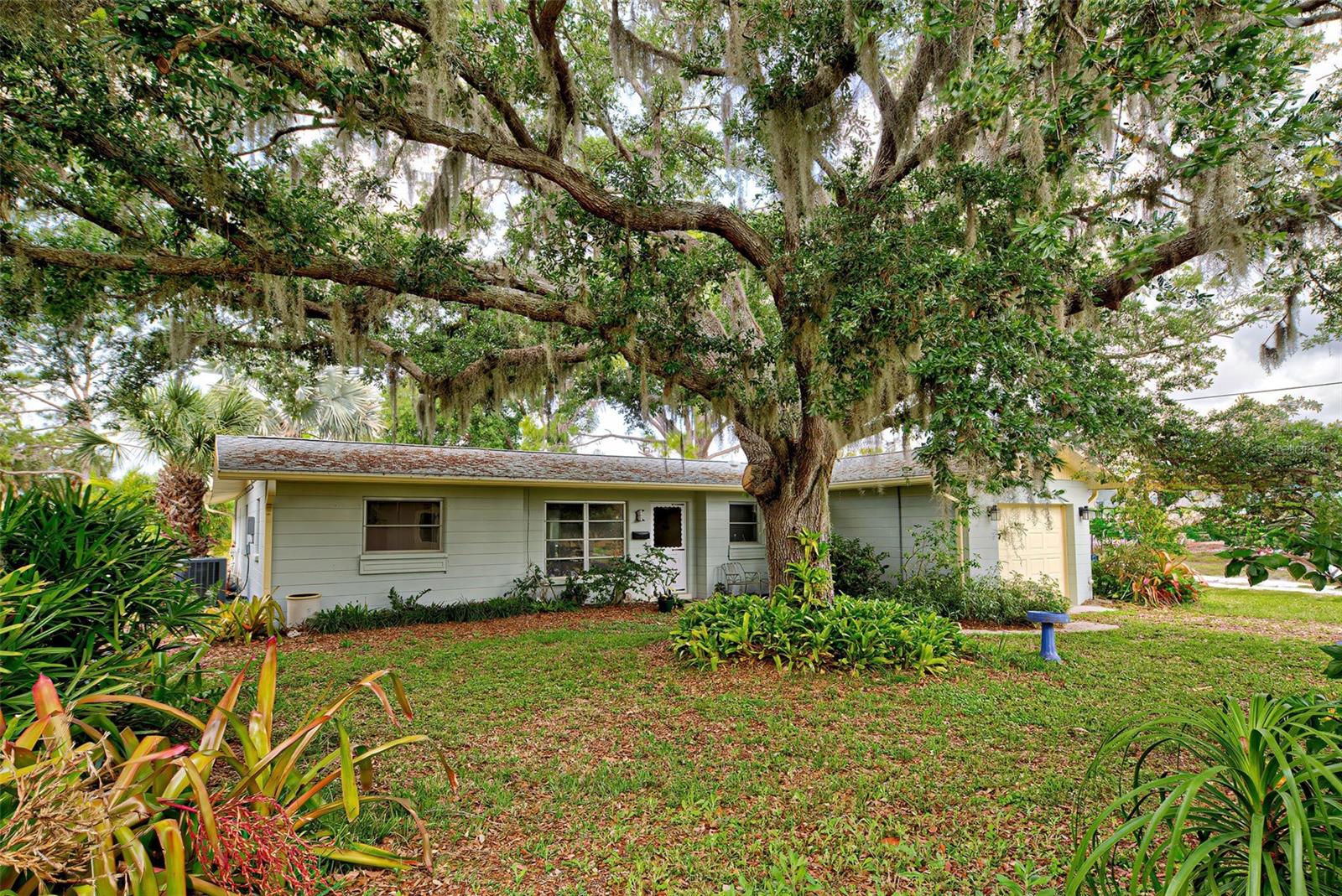 110 S OXFORD DRIVE