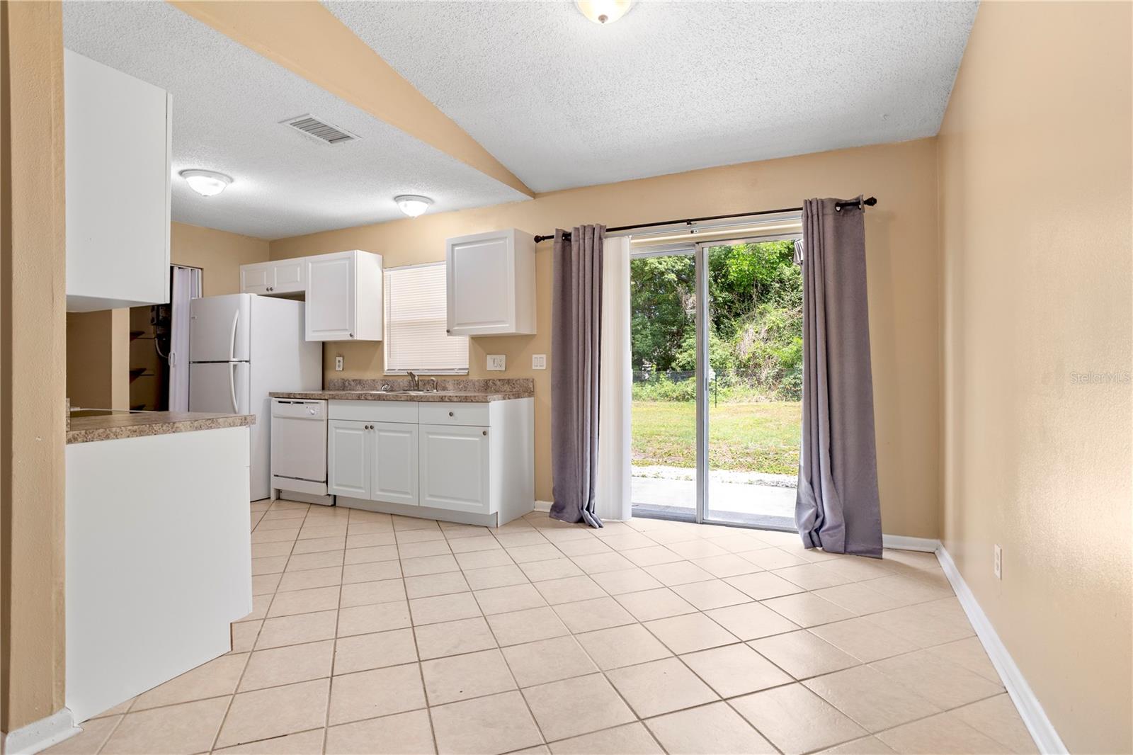 PALM LAKES ESTATES - Residential Income