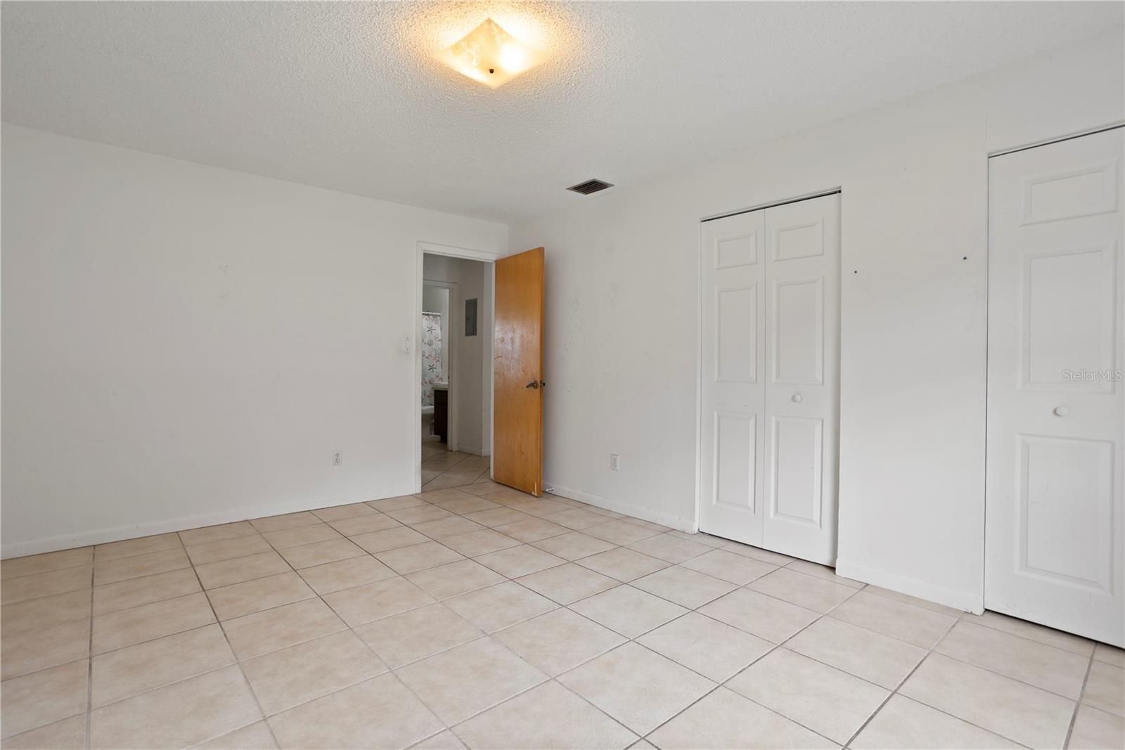 PALM LAKES ESTATES - Residential Income