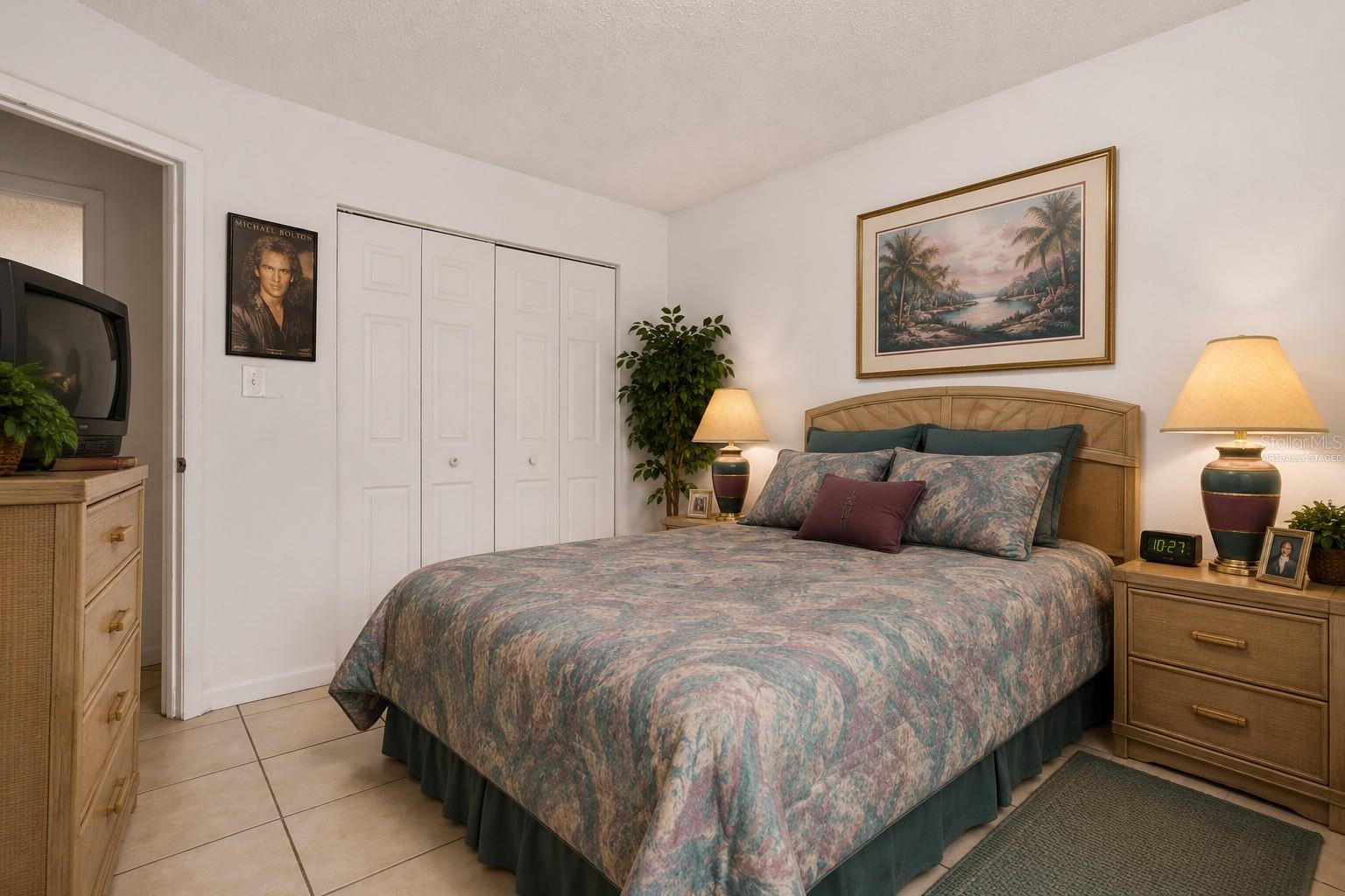 PALM LAKES ESTATES - Residential Income