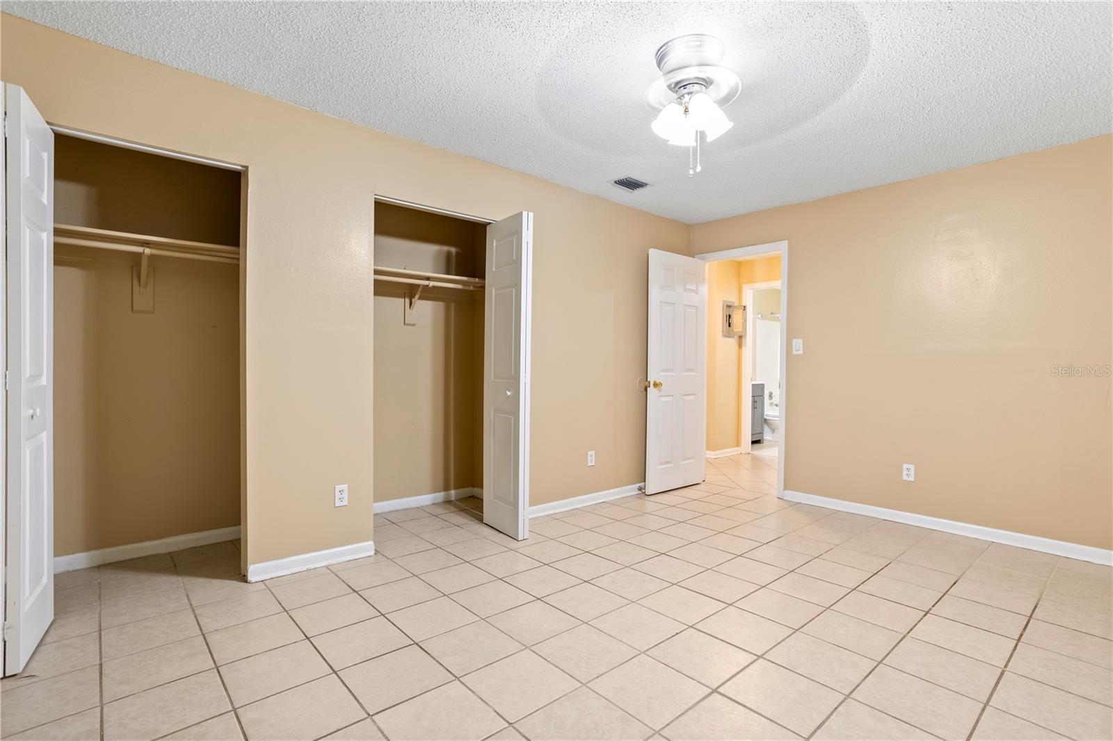 PALM LAKES ESTATES - Residential Income