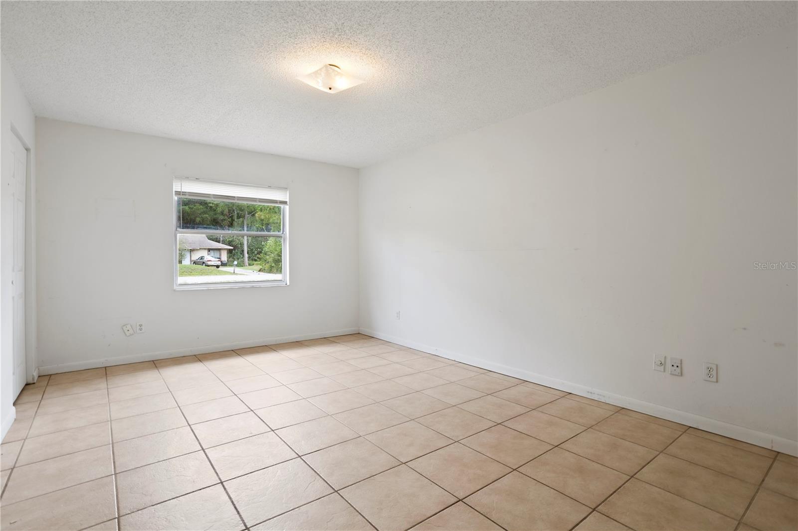 PALM LAKES ESTATES - Residential Income