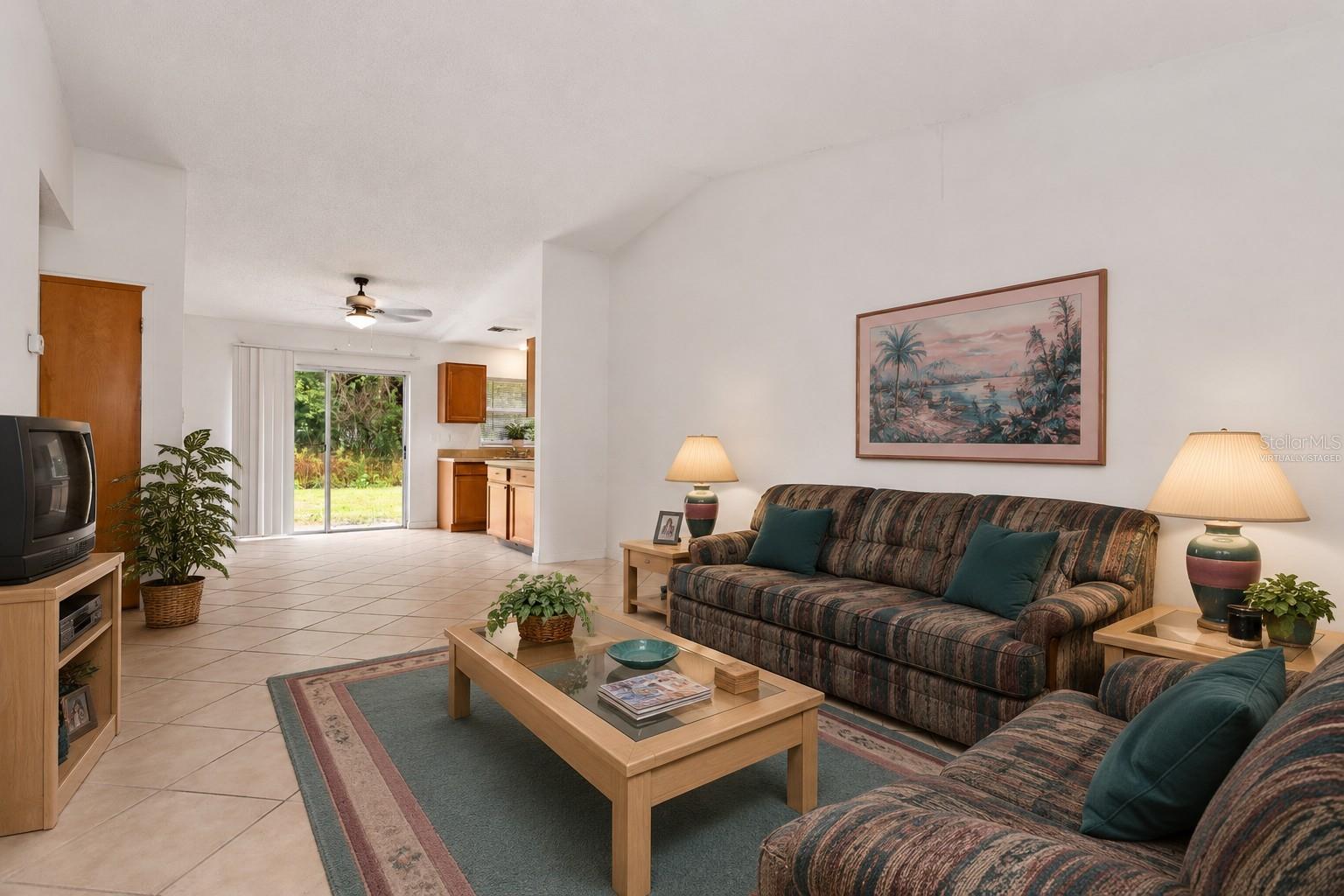 PALM LAKES ESTATES - Residential Income