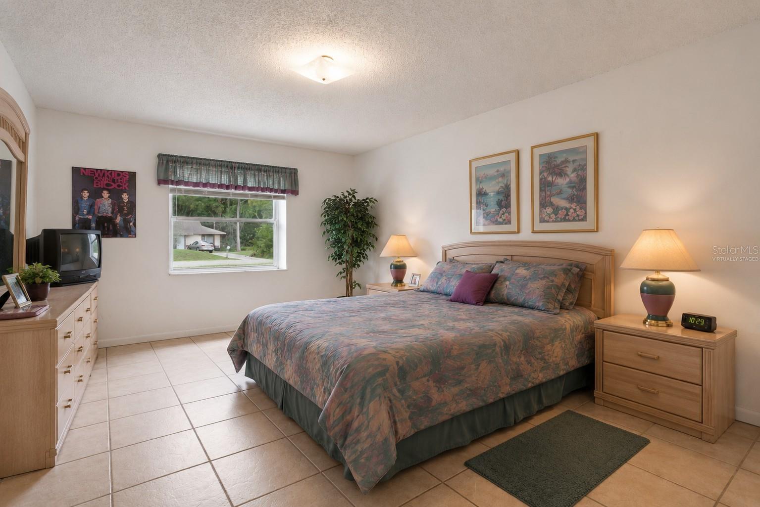 PALM LAKES ESTATES - Residential Income