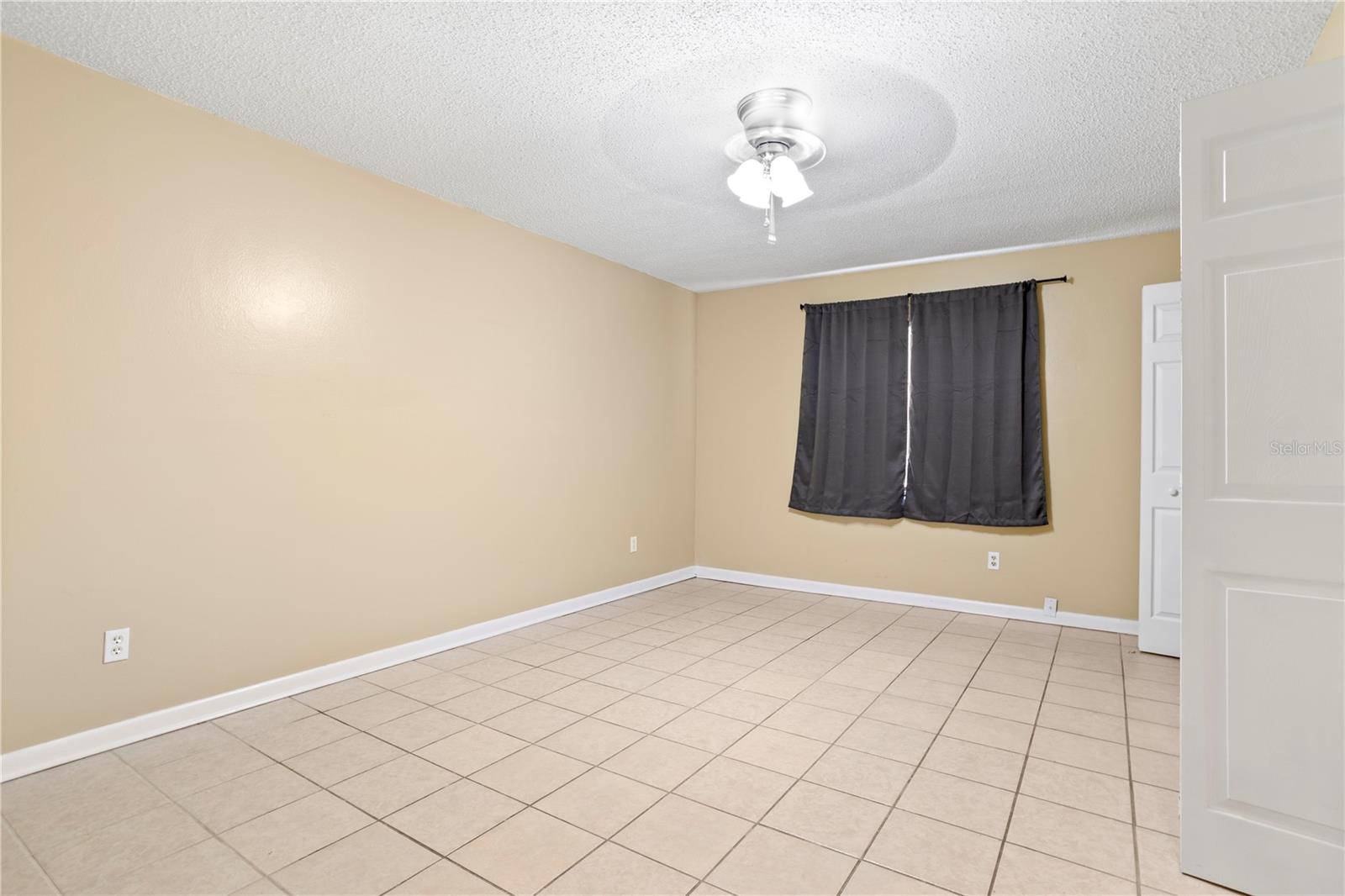 PALM LAKES ESTATES - Residential Income