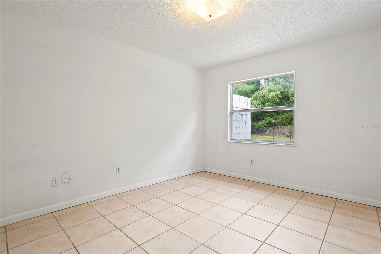 PALM LAKES ESTATES - Residential Income