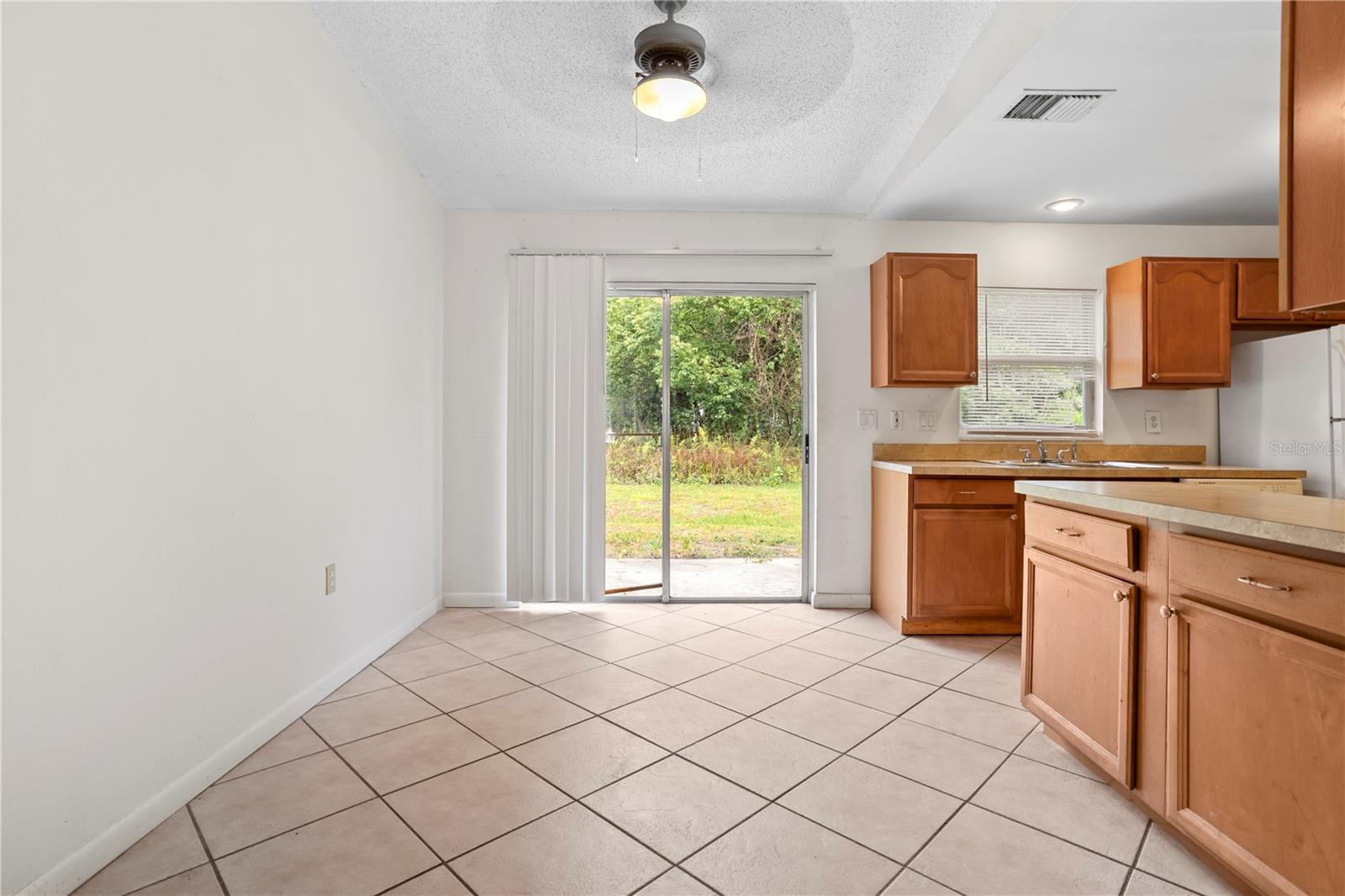 PALM LAKES ESTATES - Residential Income