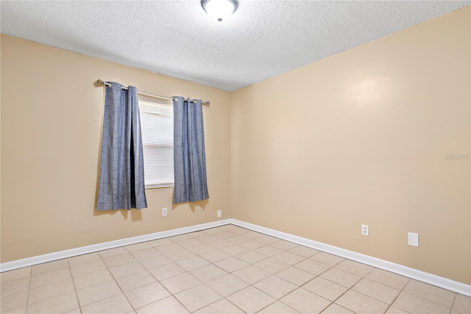 PALM LAKES ESTATES - Residential Income