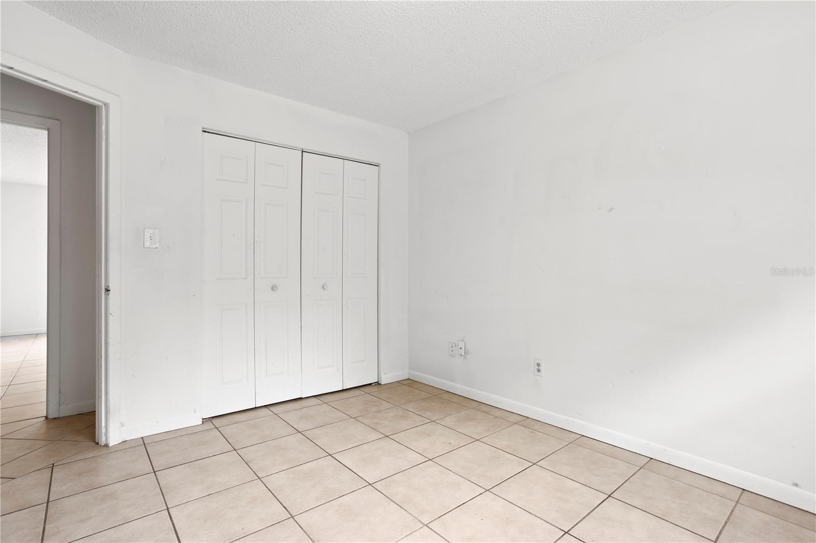 PALM LAKES ESTATES - Residential Income