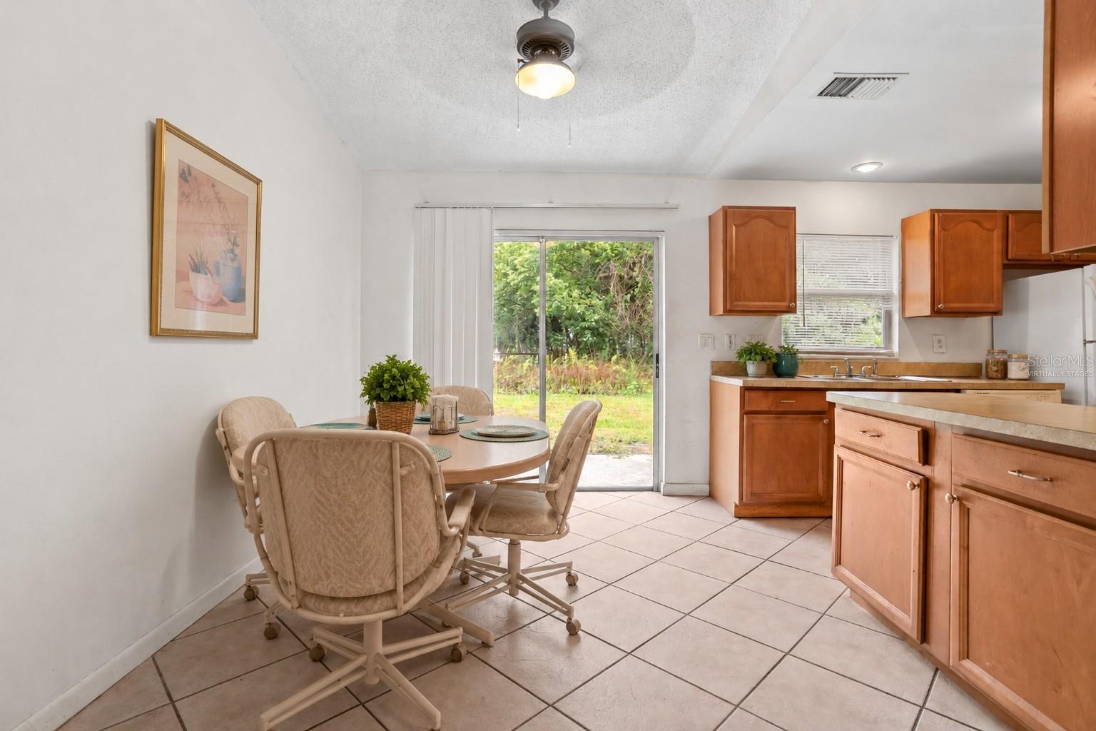 PALM LAKES ESTATES - Residential Income
