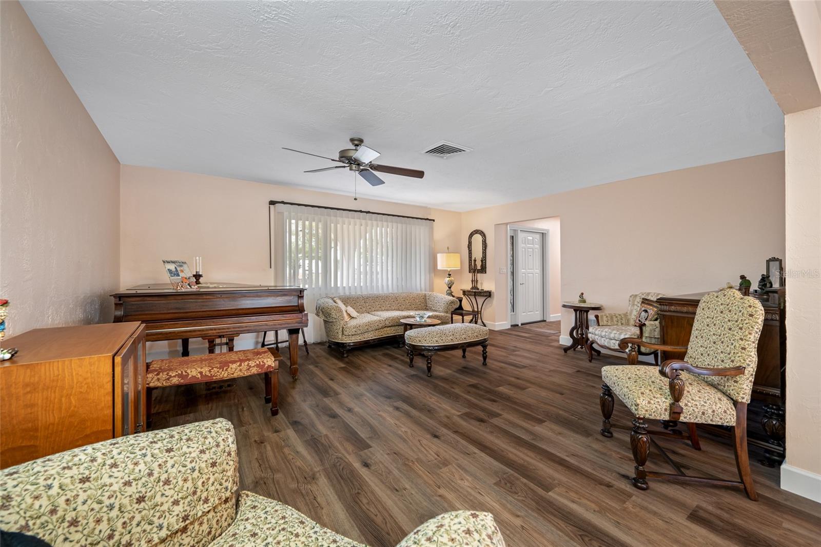 GARDEN MANOR SEC 3 - Residential