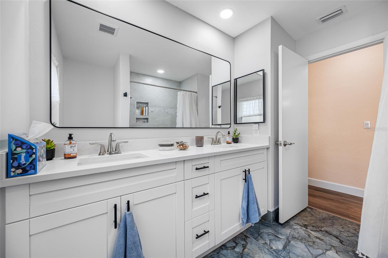 GARDEN MANOR SEC 3 - Residential