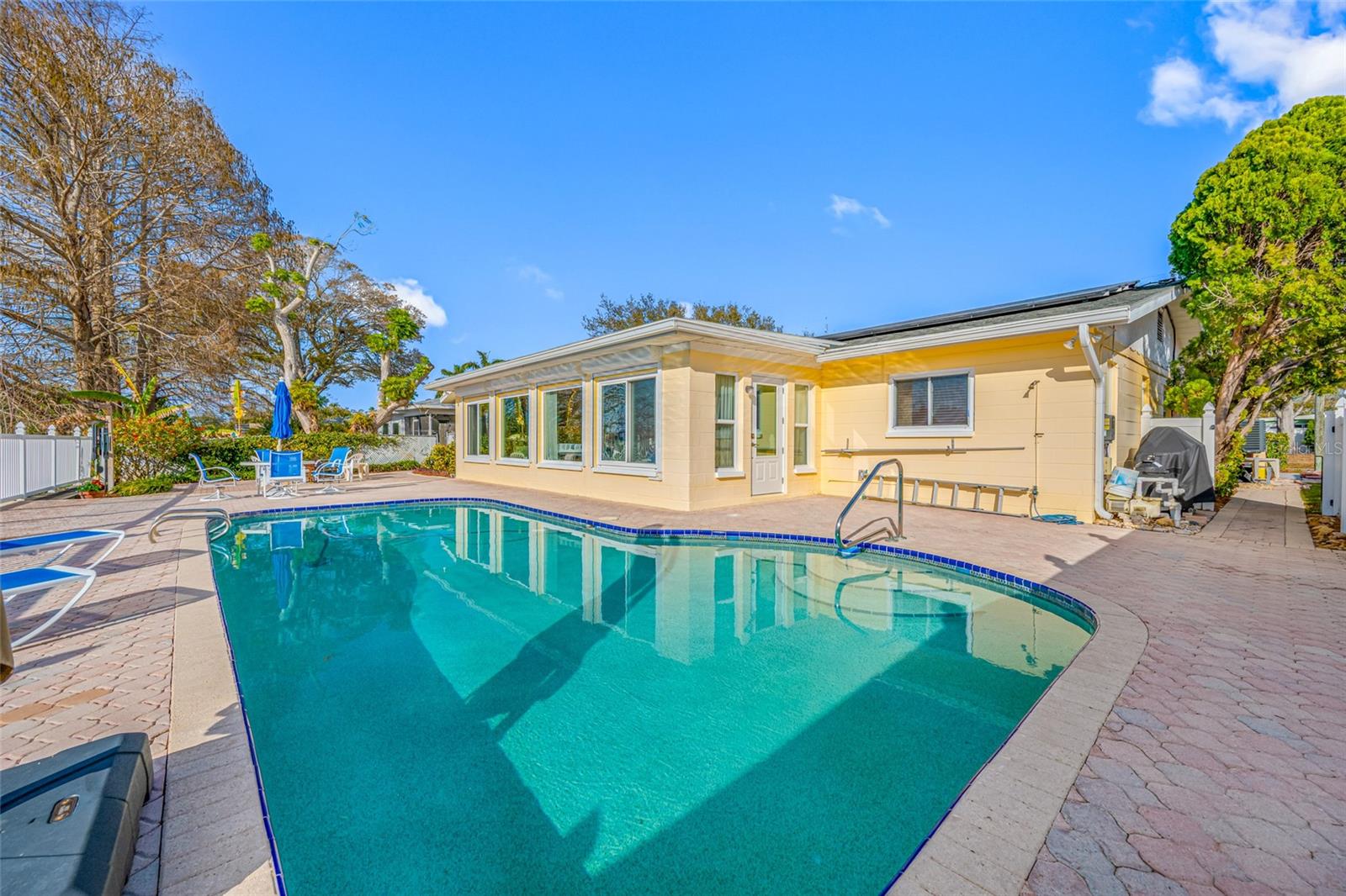 GARDEN MANOR SEC 3 - Residential