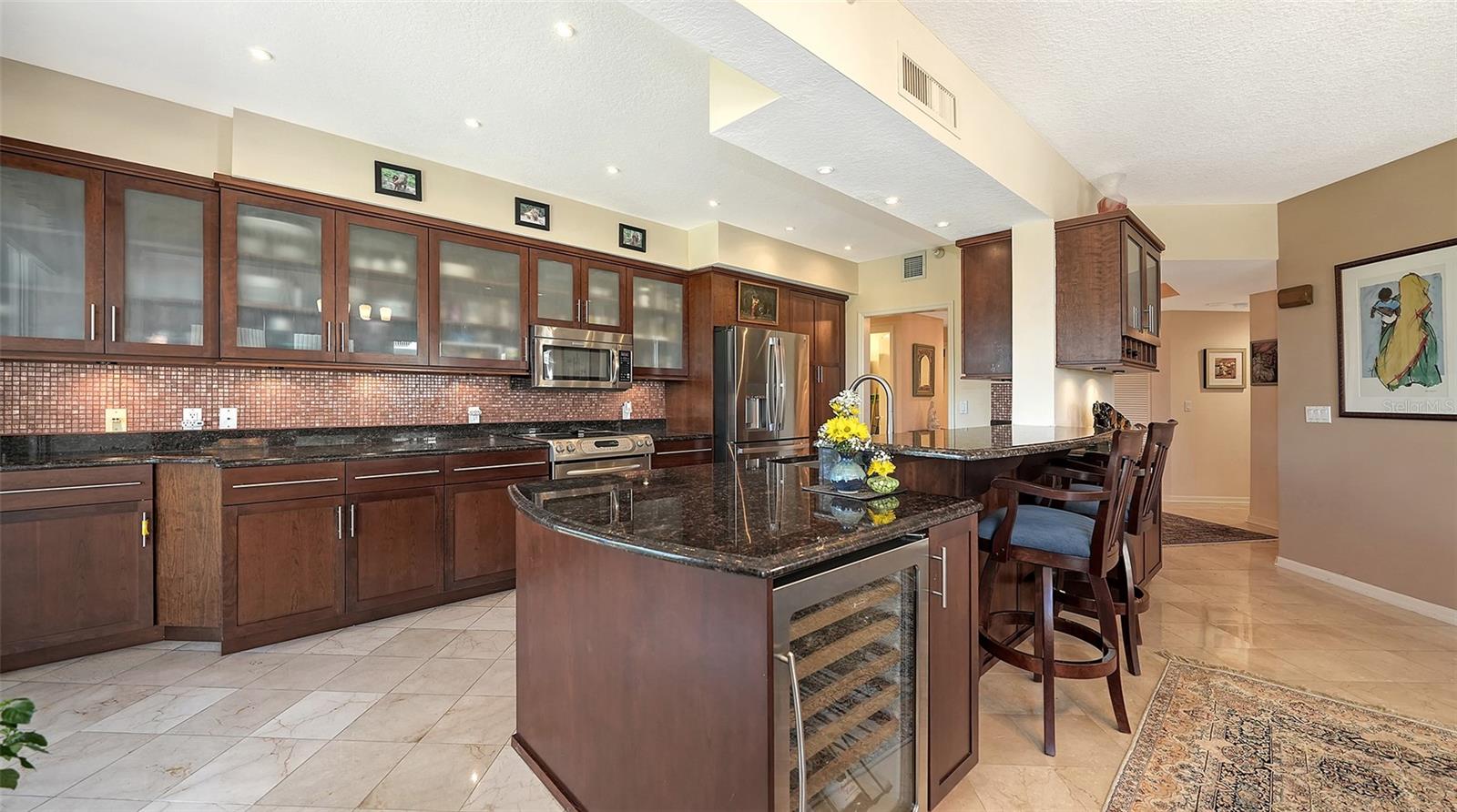 L ELEGANCE ON LIDO BEACH - Residential