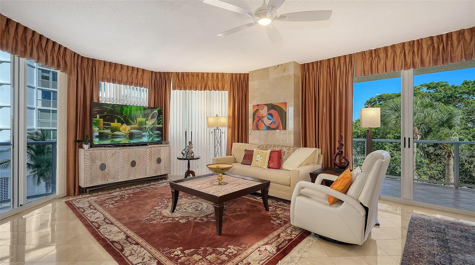 L ELEGANCE ON LIDO BEACH - Residential