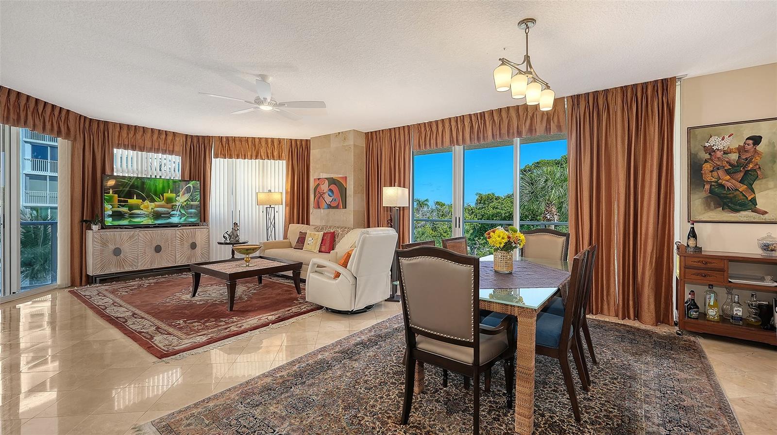 L ELEGANCE ON LIDO BEACH - Residential