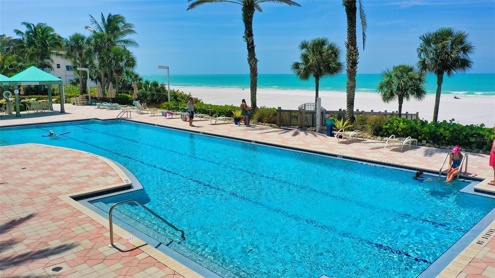 L ELEGANCE ON LIDO BEACH - Residential