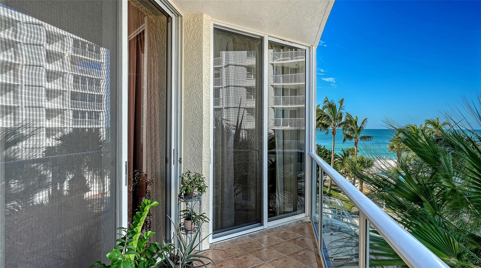 L ELEGANCE ON LIDO BEACH - Residential