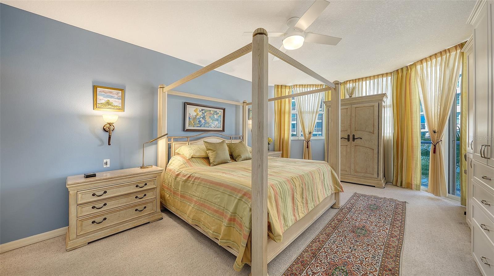 L ELEGANCE ON LIDO BEACH - Residential