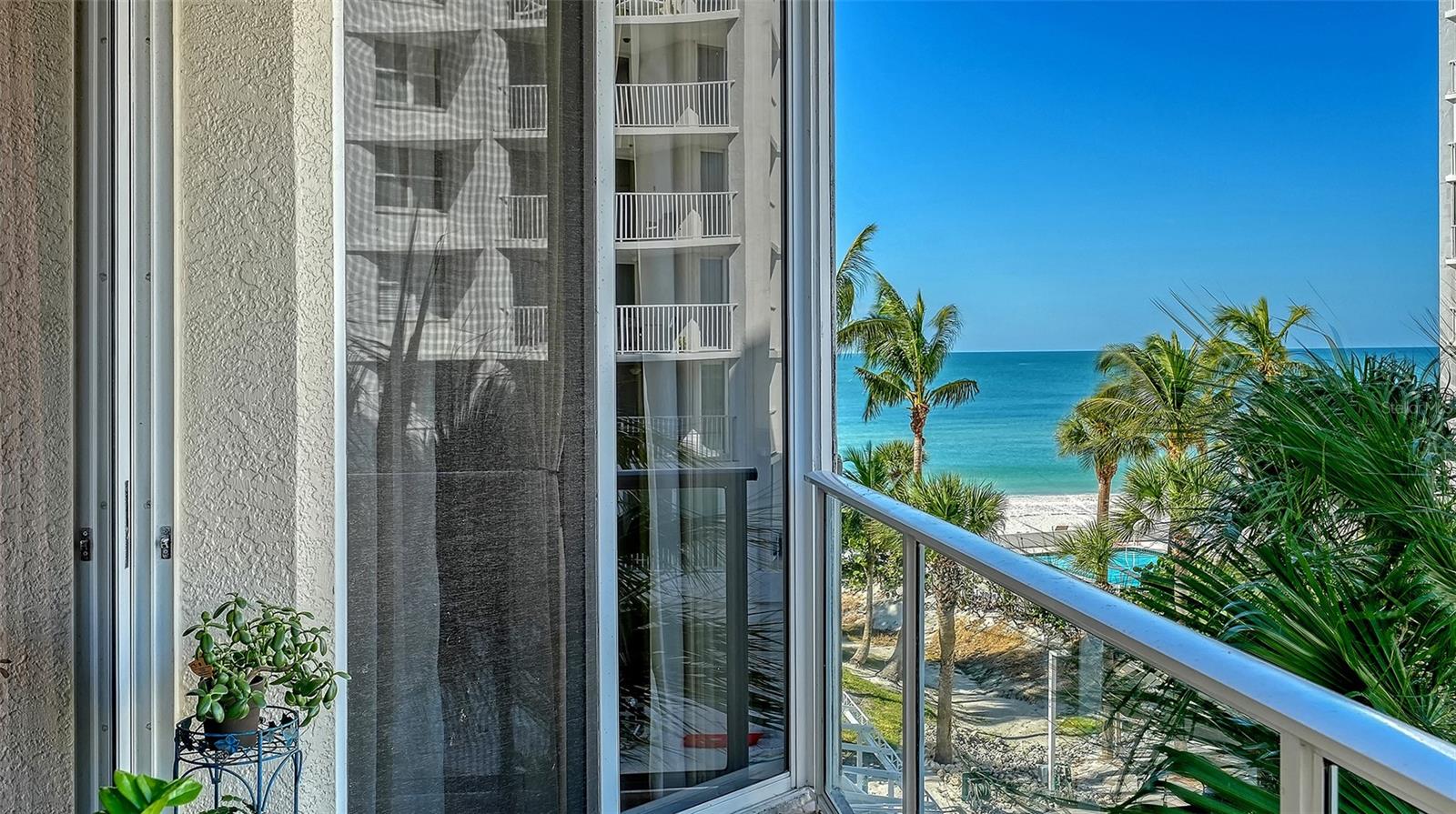 L ELEGANCE ON LIDO BEACH - Residential