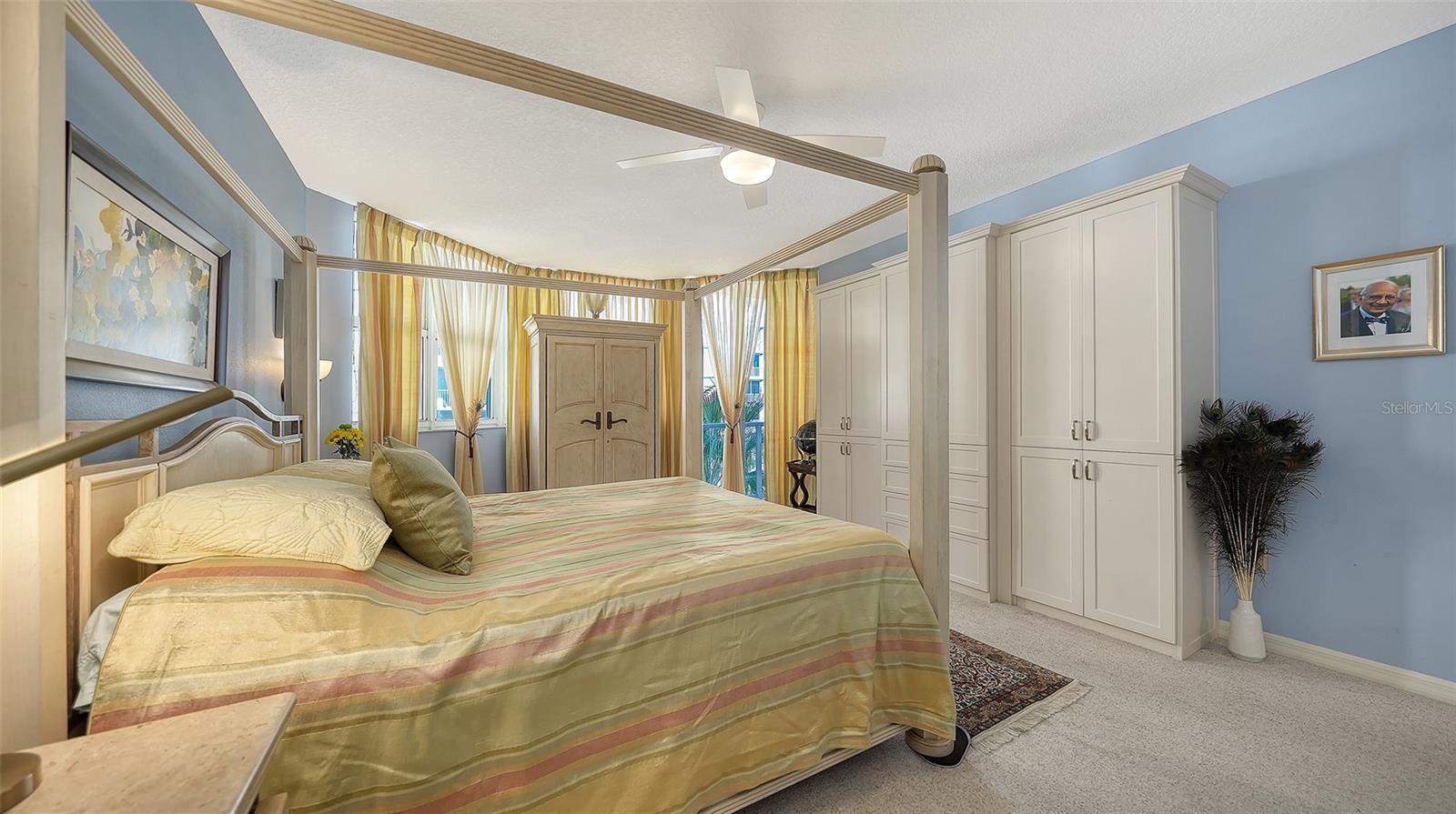 L ELEGANCE ON LIDO BEACH - Residential