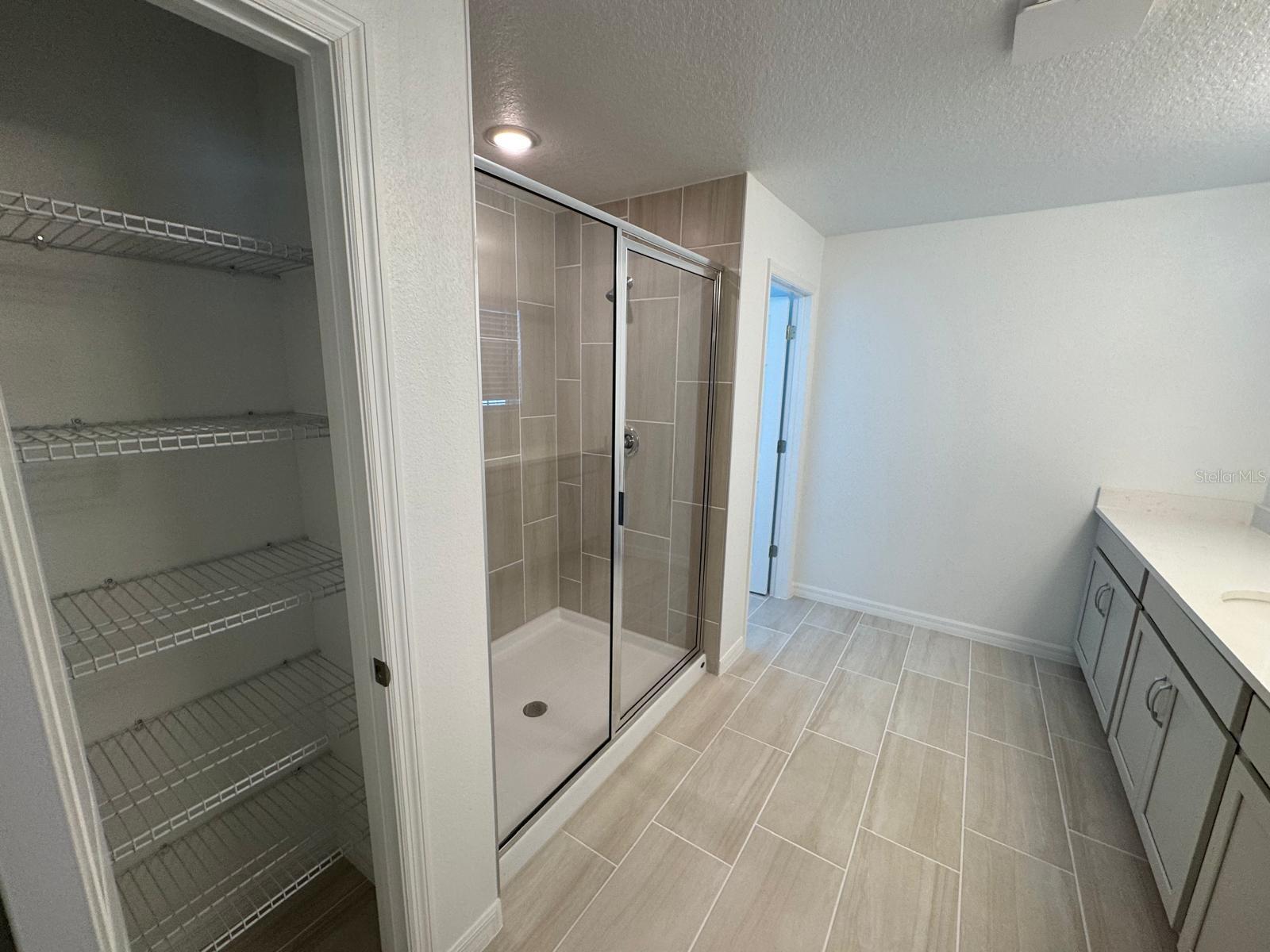 THOMPSON VILLAGE - Residential Lease