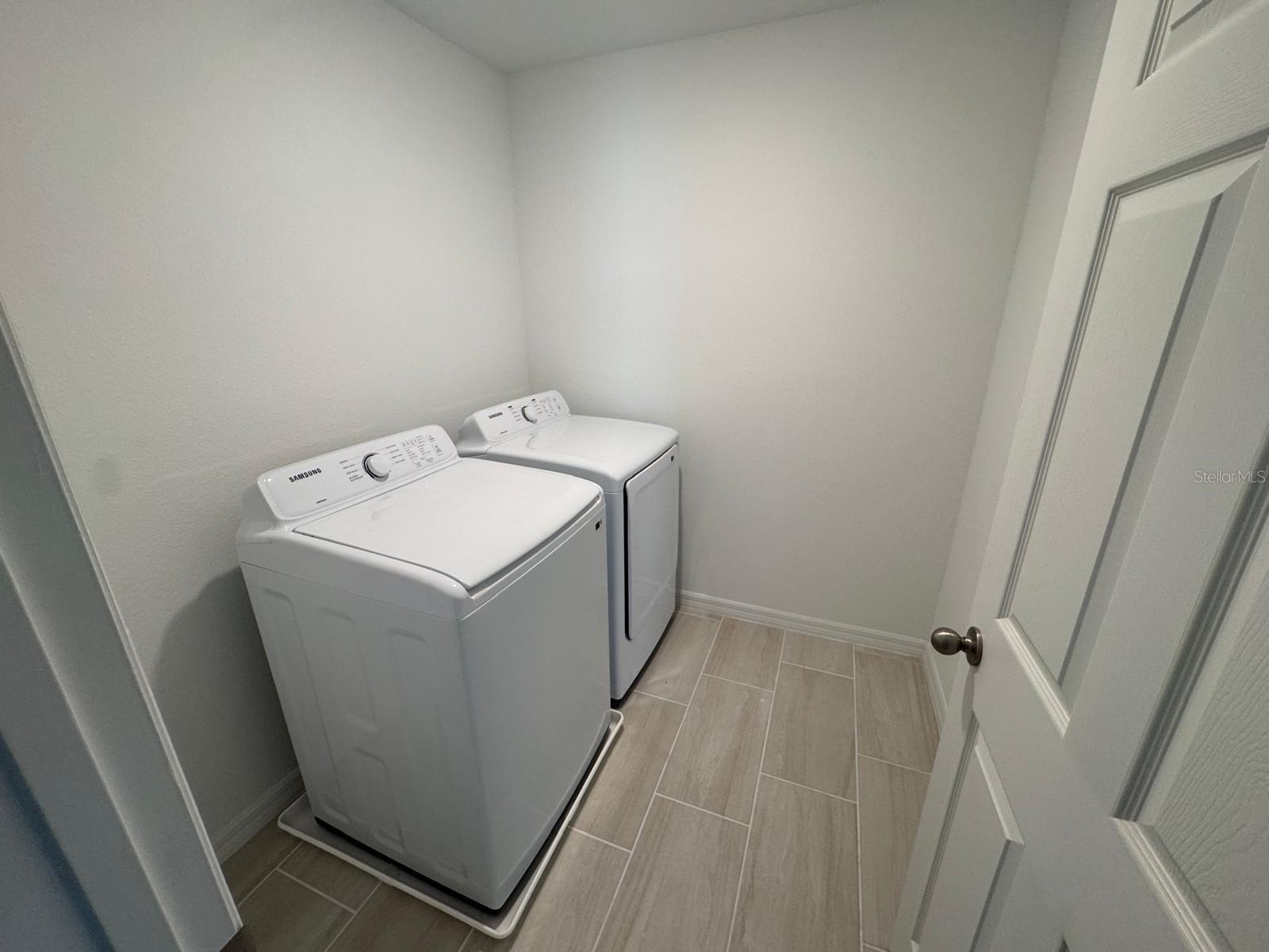 THOMPSON VILLAGE - Residential Lease