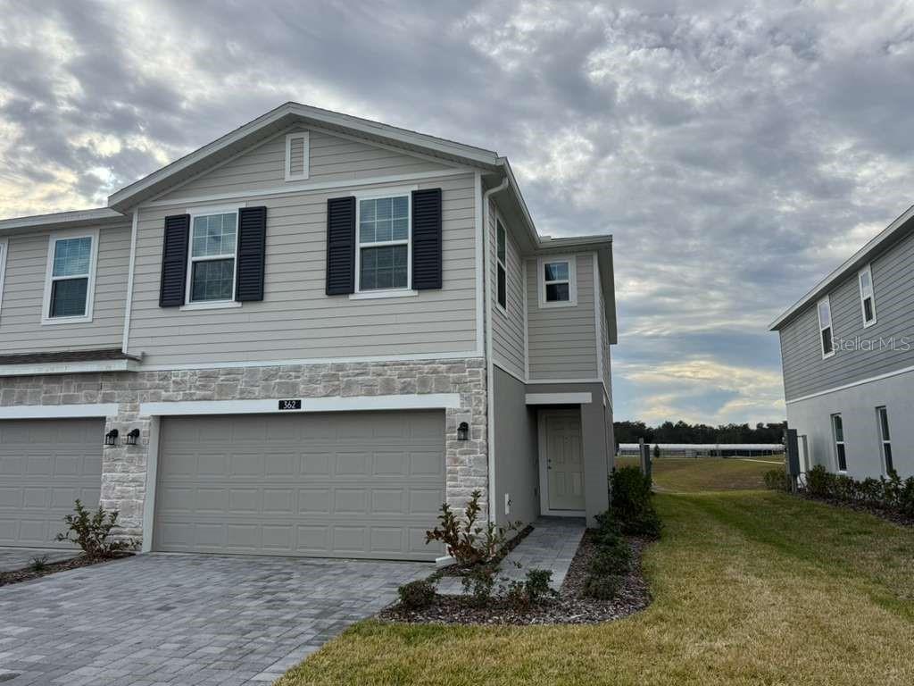 THOMPSON VILLAGE - Residential Lease