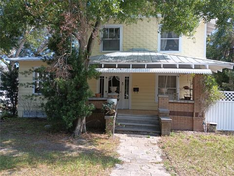 Photo of 774 32nd Avenue N, St Petersburg, FL 33704 (MLS # TB8394089)