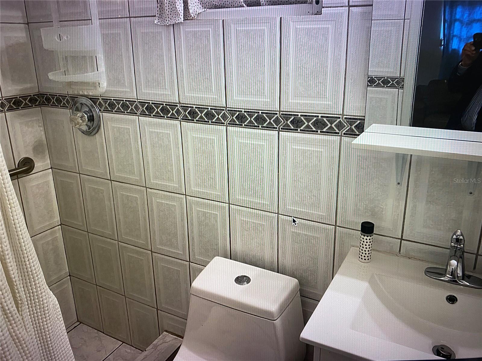 JARDINES DE COUNTRY CLUB - Residential Lease