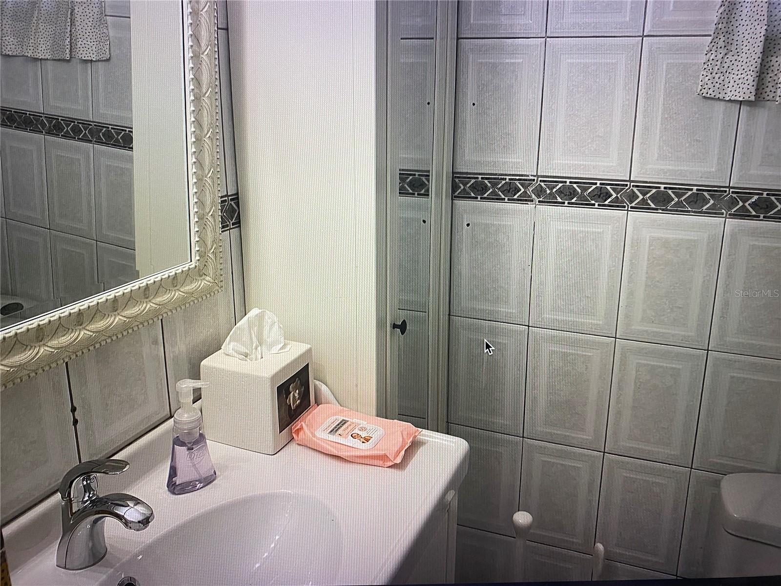 JARDINES DE COUNTRY CLUB - Residential Lease