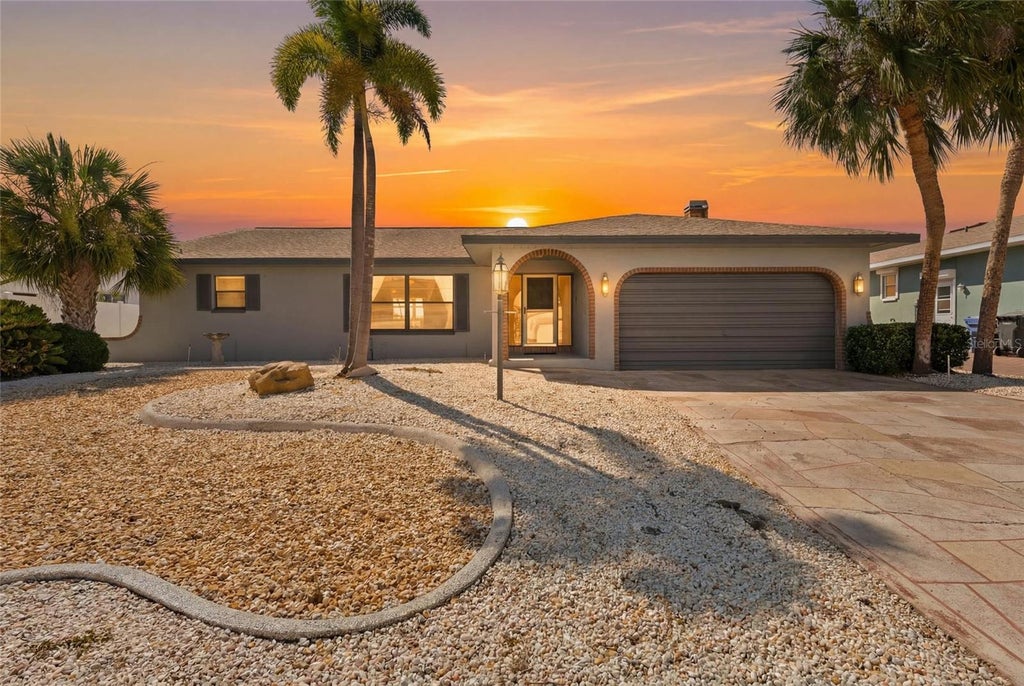 Photo of 921 Birdie Way, Apollo Beach, FL 33572 (MLS # A4698053)
