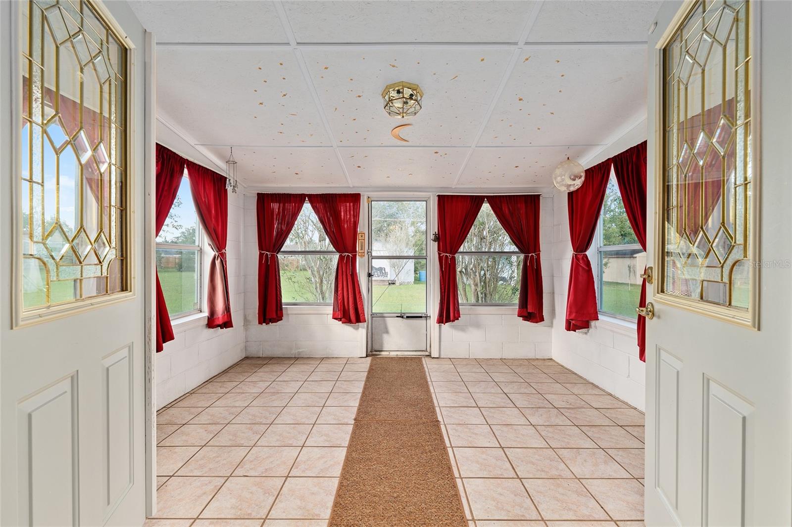 SMITH LAKE ESTATE - Residential